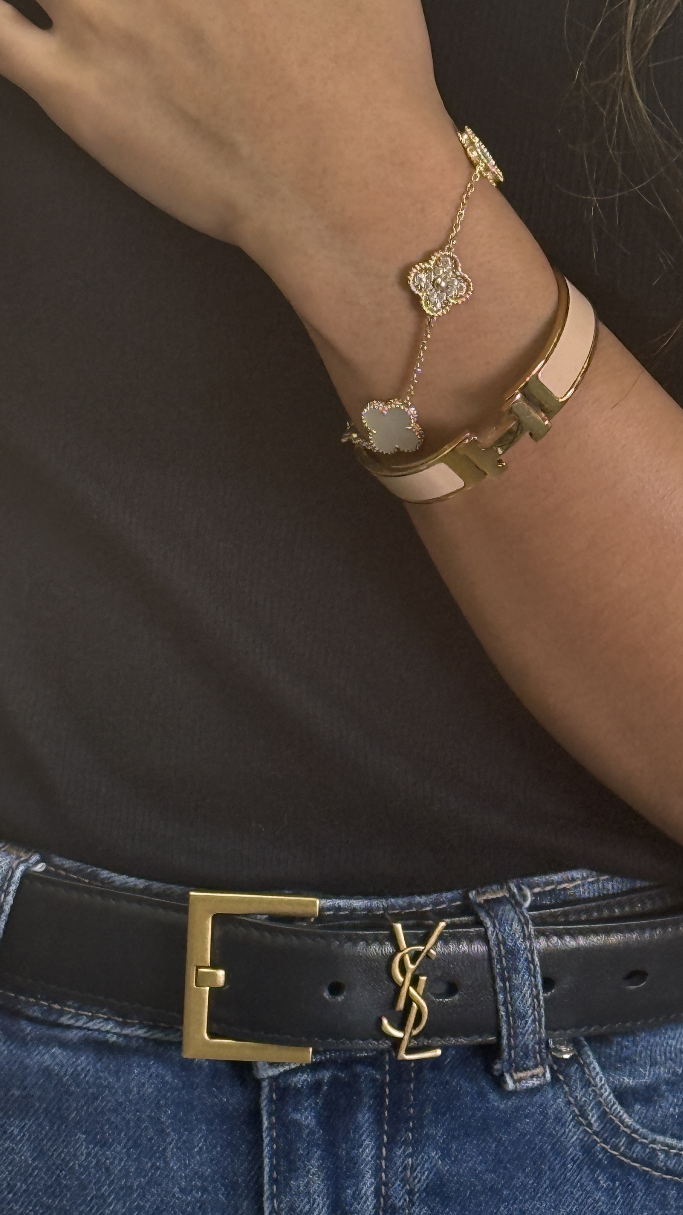 Pulsera de Oro Sin Marca con Tréboles Oro 14K 12.1g. de Nácar con Zirconias 