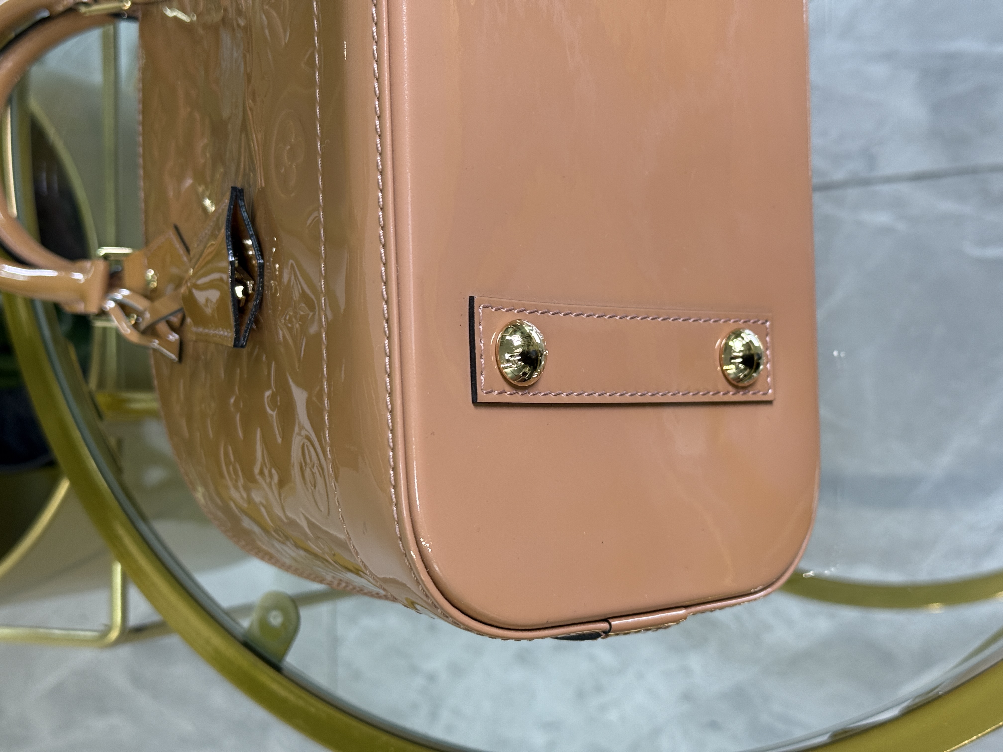 Louis Vuitton Alma MM Vernis Beige