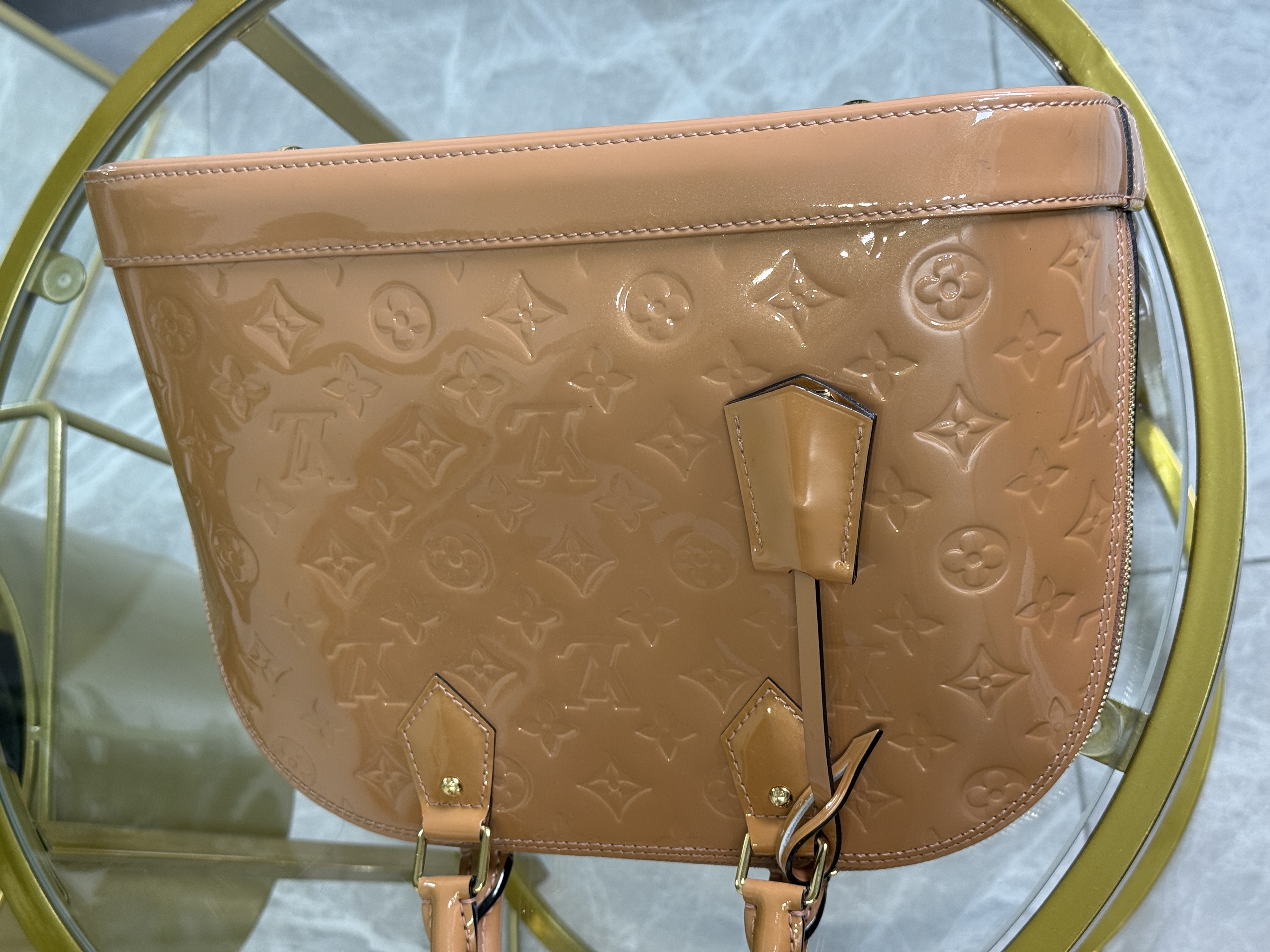 Louis Vuitton Alma MM Vernis Beige