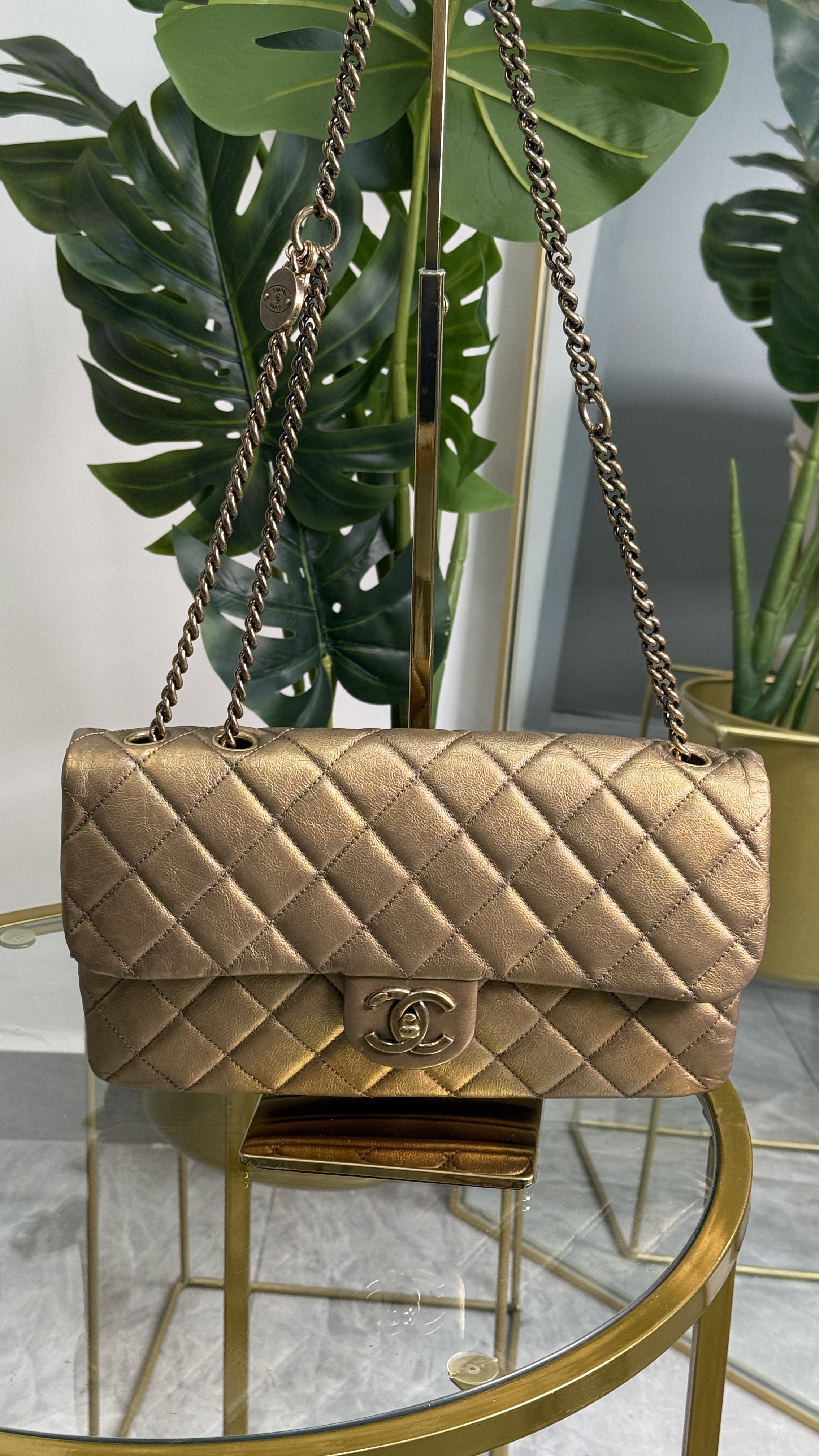 CHANEL SHOULDER DORADO