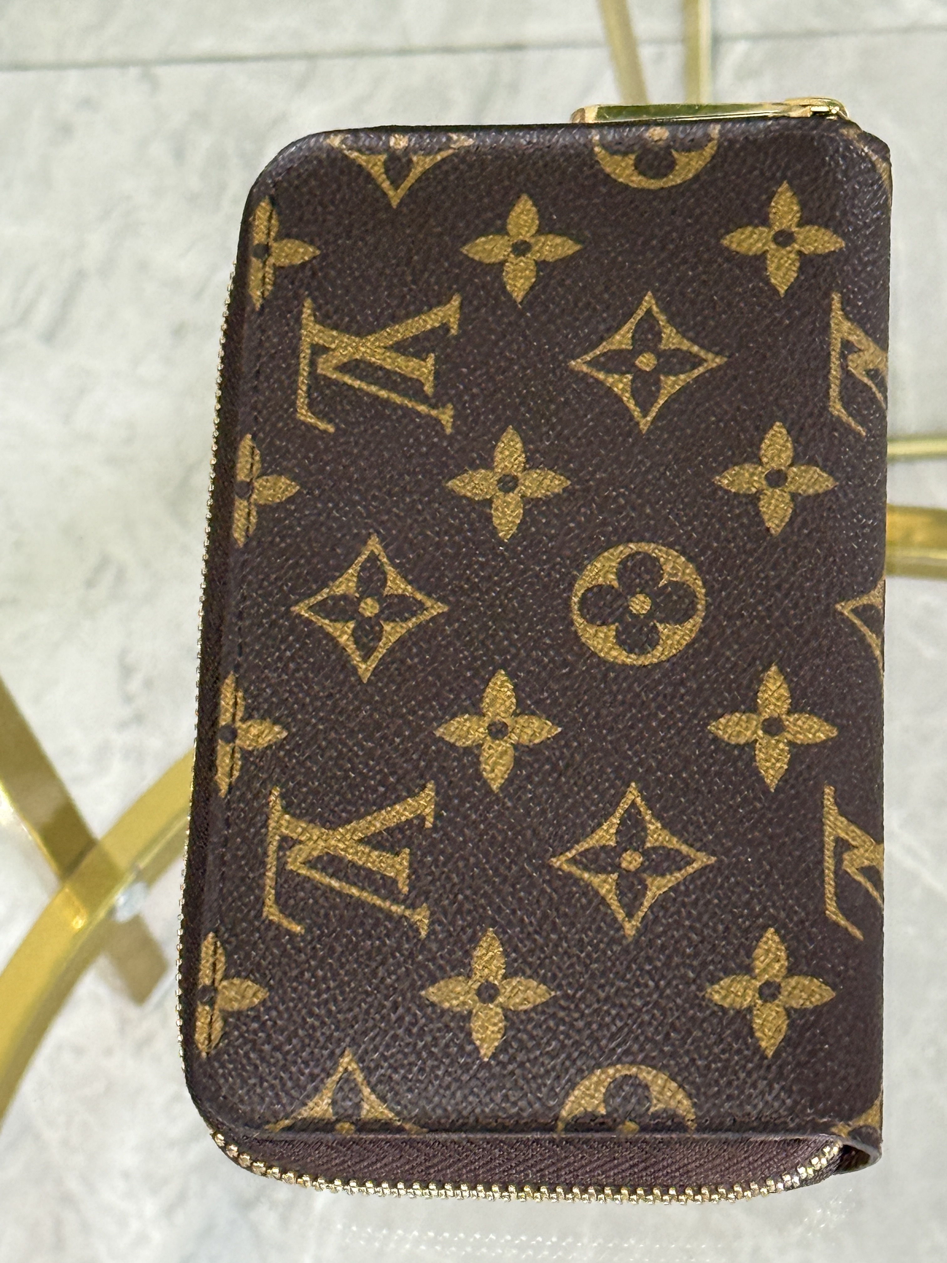 Louis Vuitton Zippy Wallet M