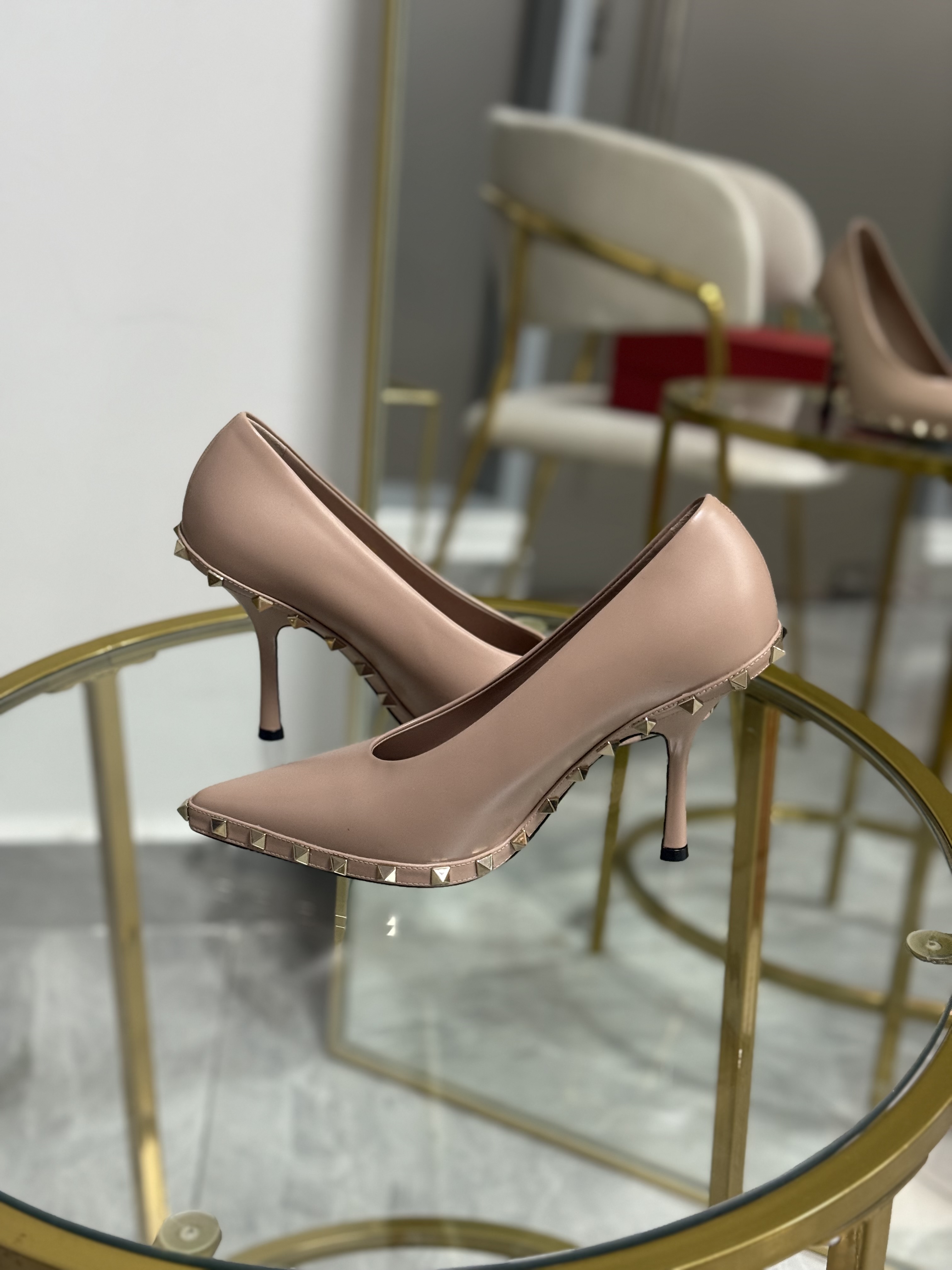 Valentino Pumps talla 37 (6.5) Un Uso