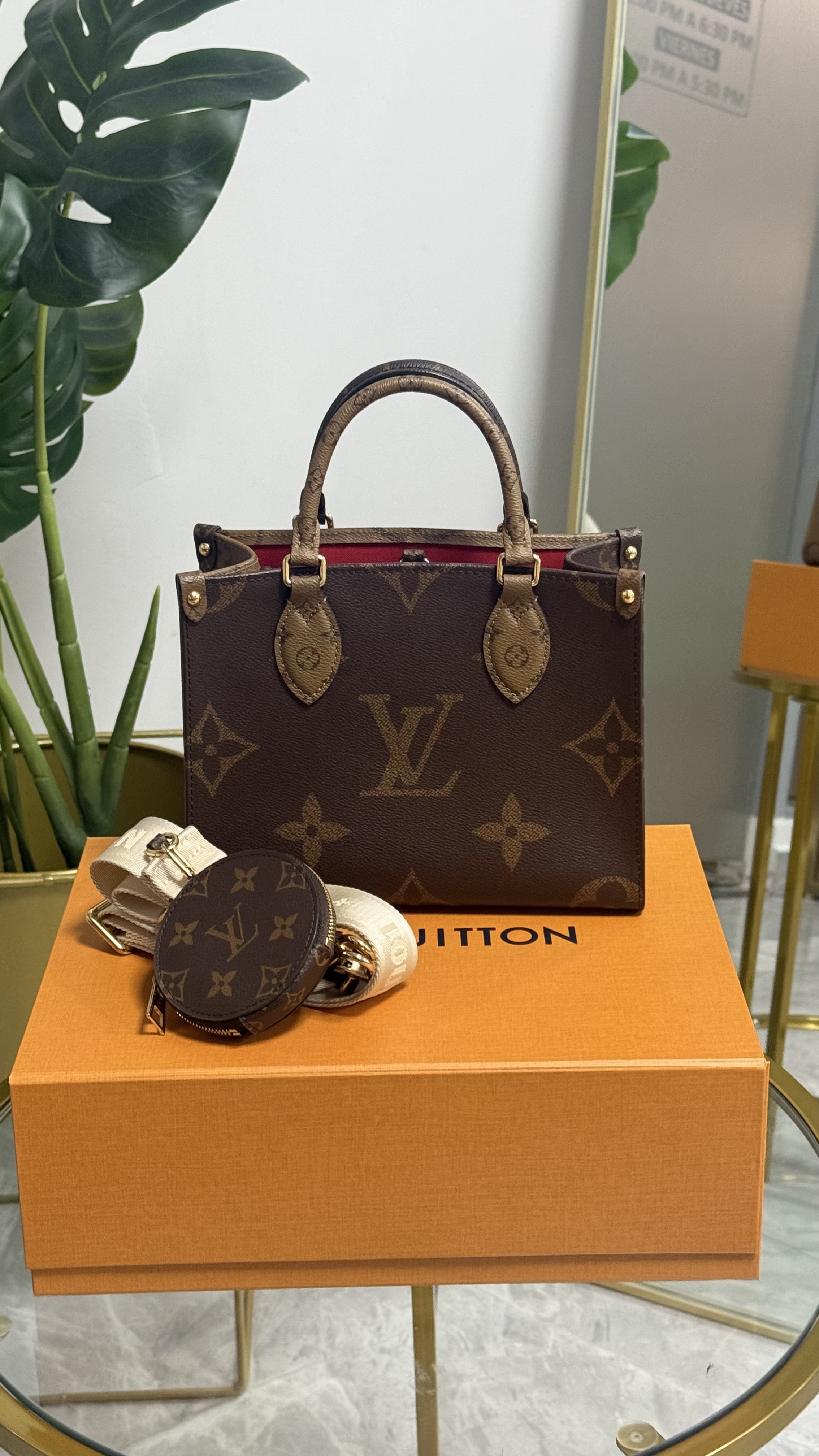 Louis Vuitton On the Go PM Sin uso 