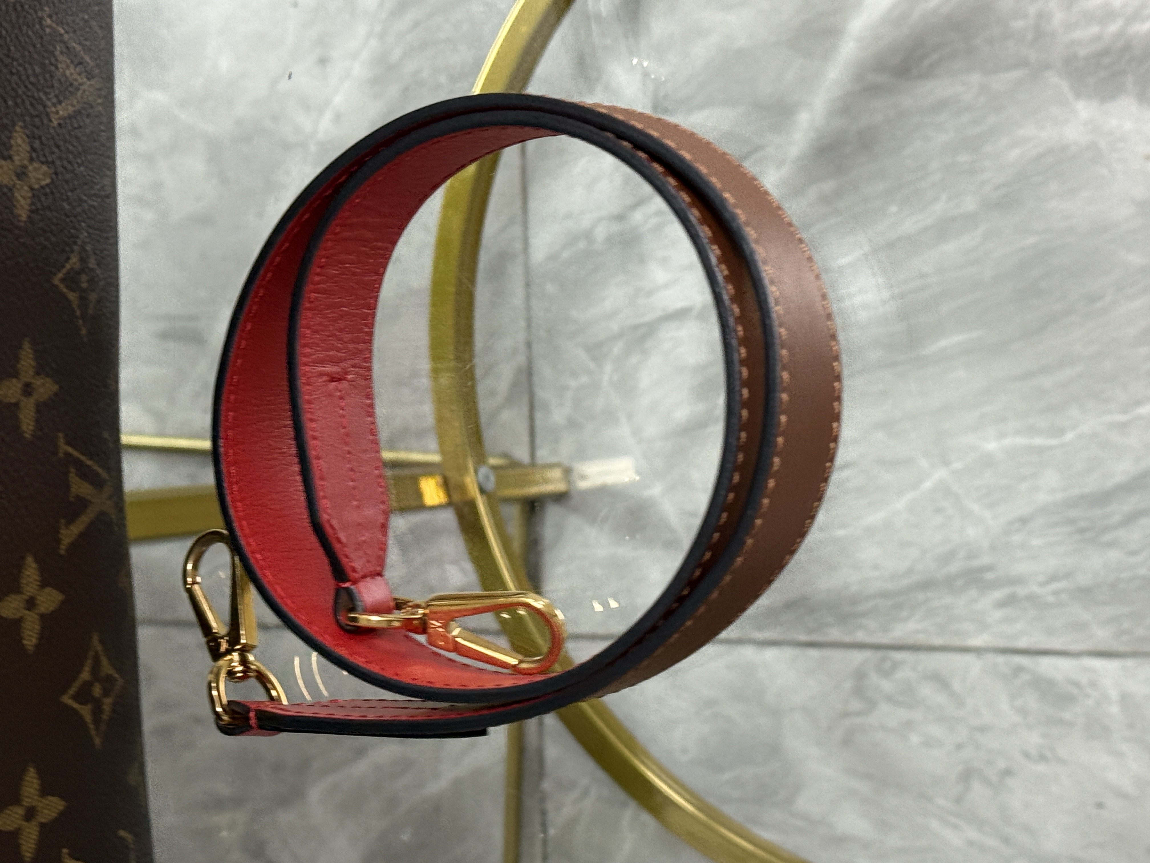 Louis Vuitton Tote.  Incluye Strap