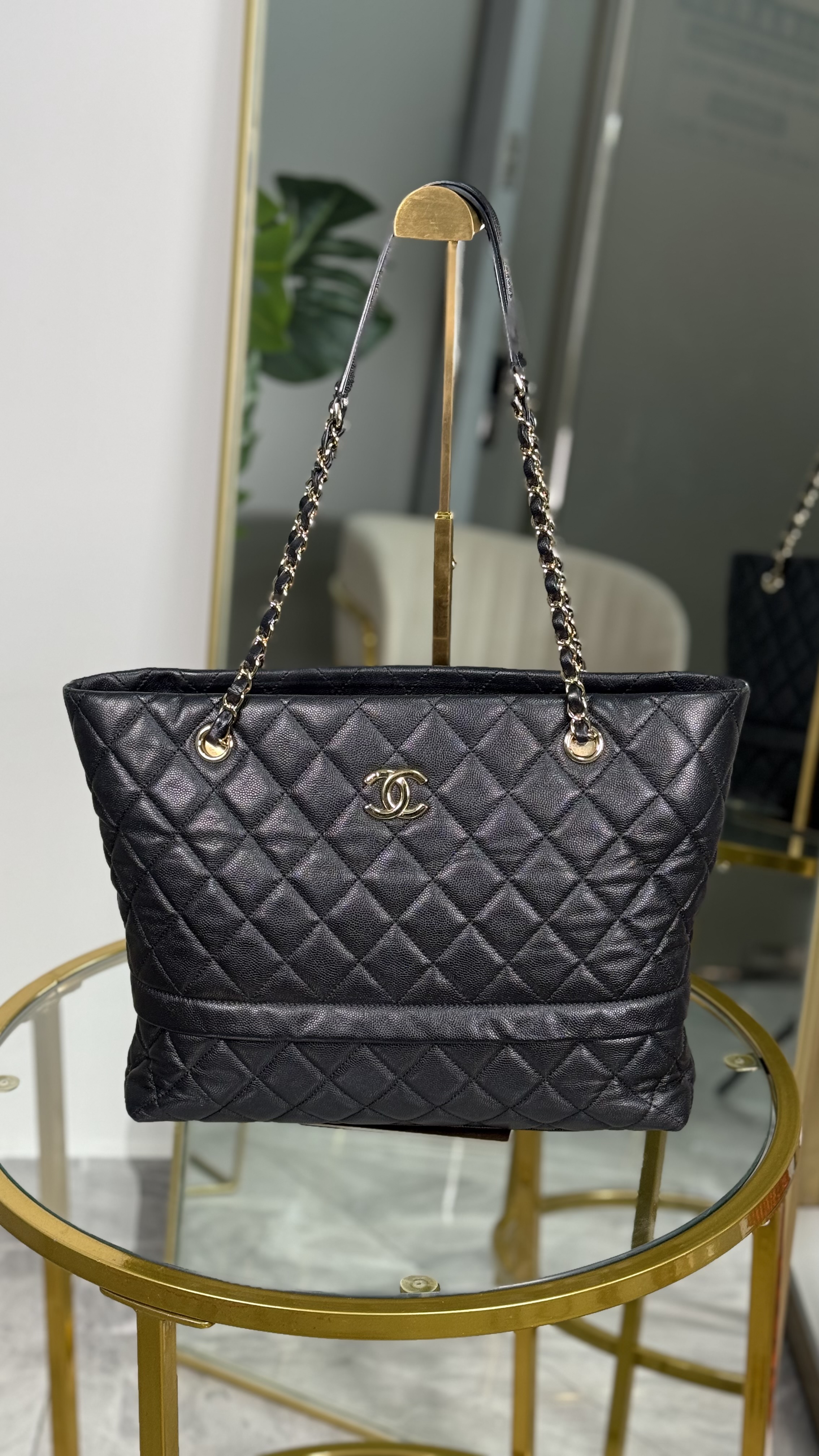 Chanel Shopper Mediano con Zipper