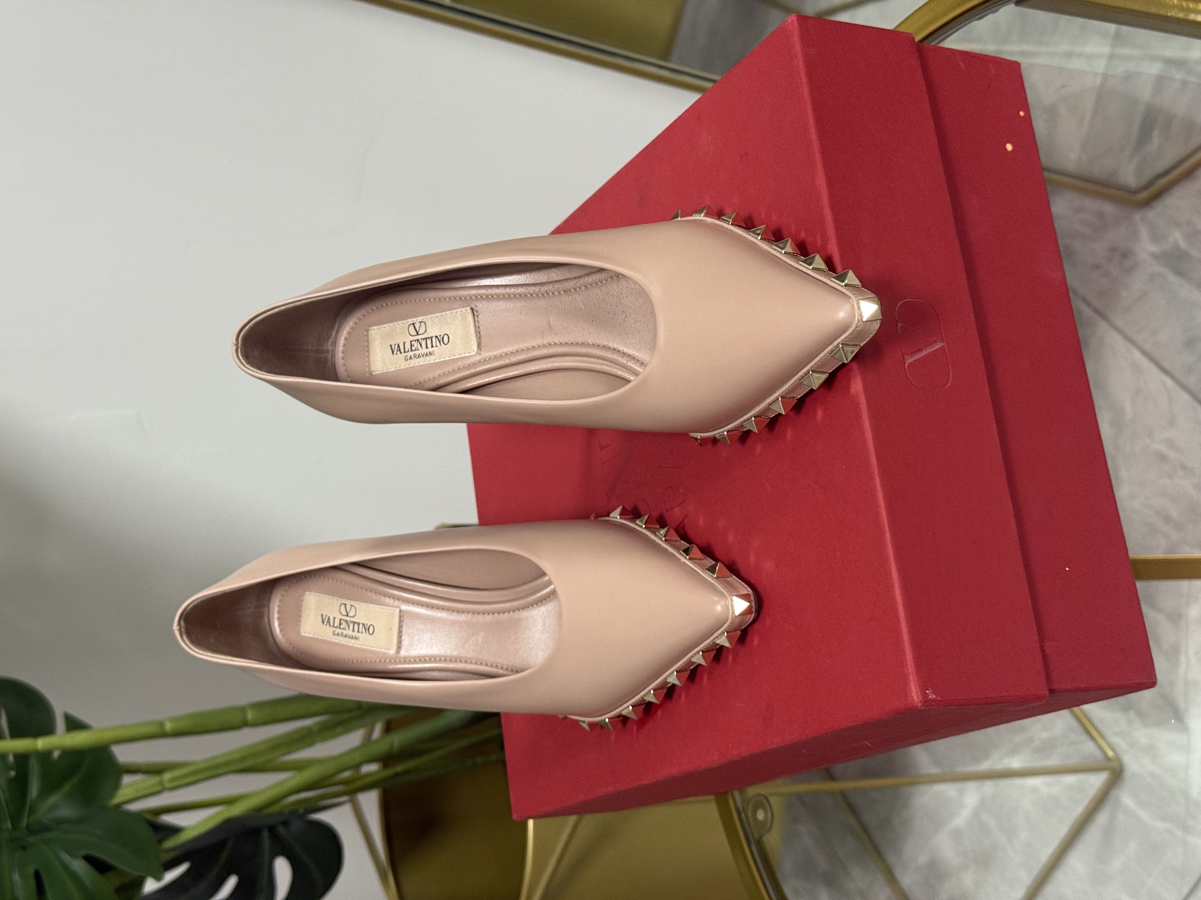 Valentino Pumps talla 37 (6.5) Un Uso