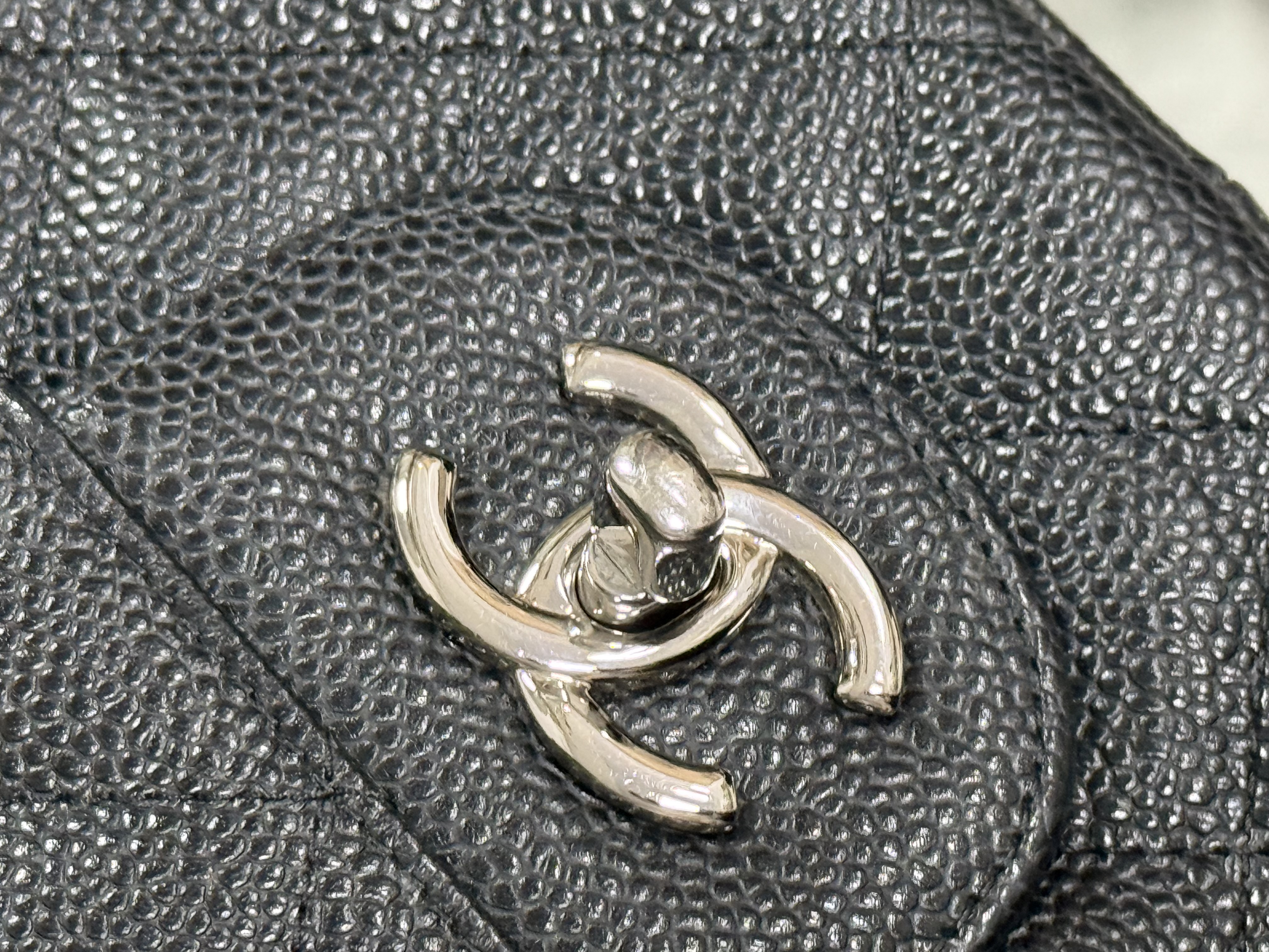 Chanel Jumbo Caviar Negro 