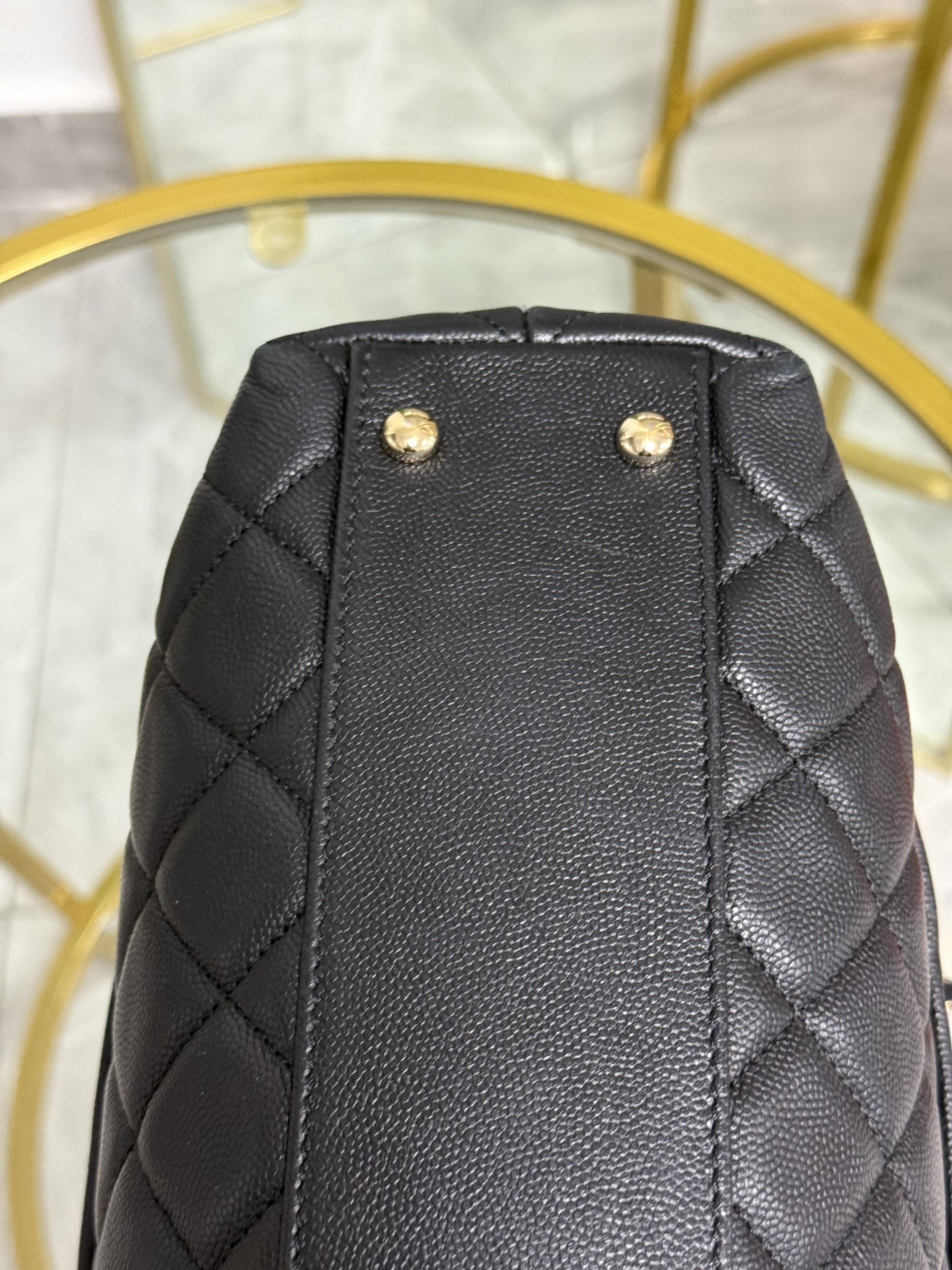 Chanel Shopper Mediano con Zipper