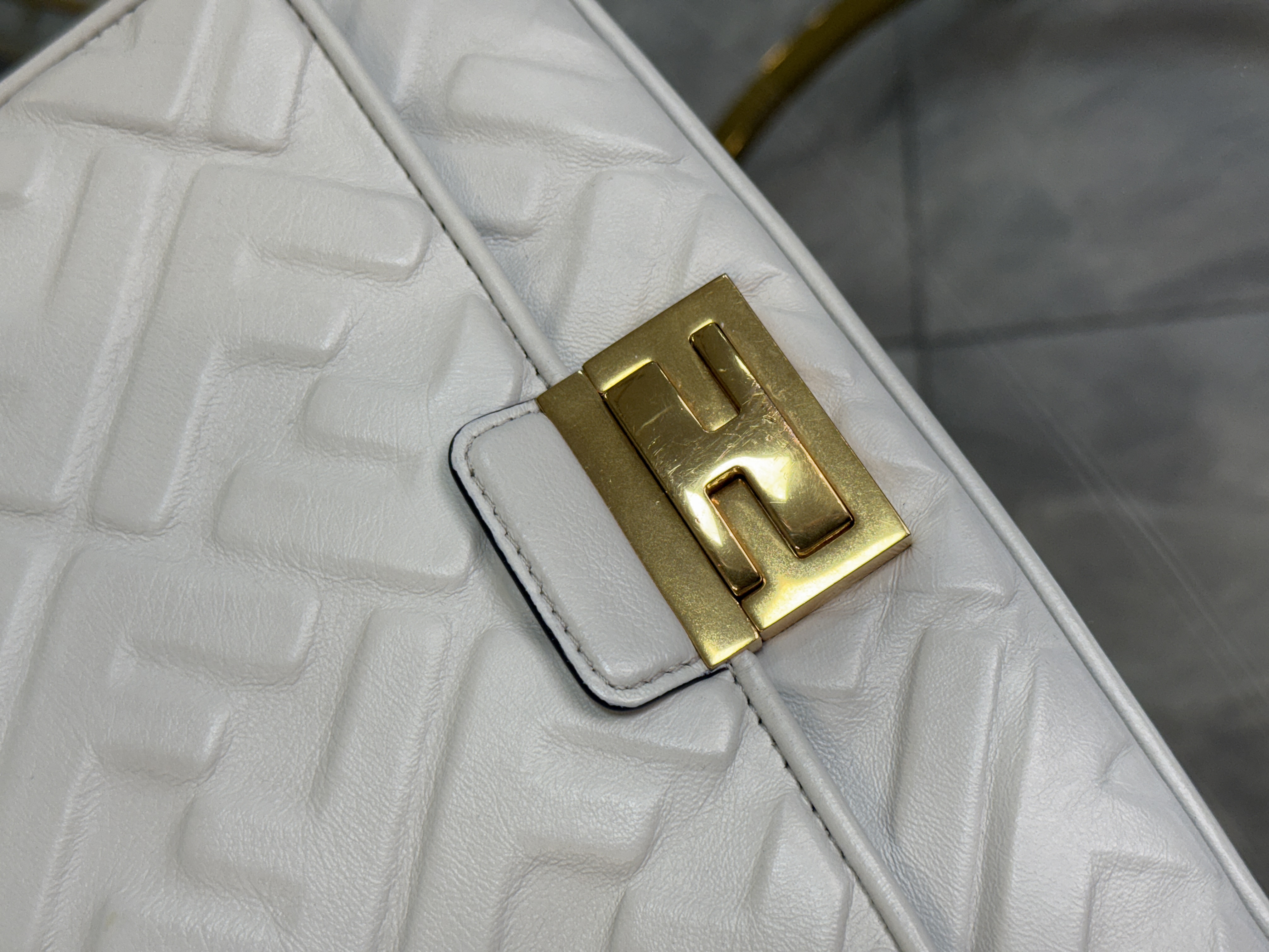Fendi Upside Down West en blanco Crossbody/Shoulder/Belt Bag/Clutc