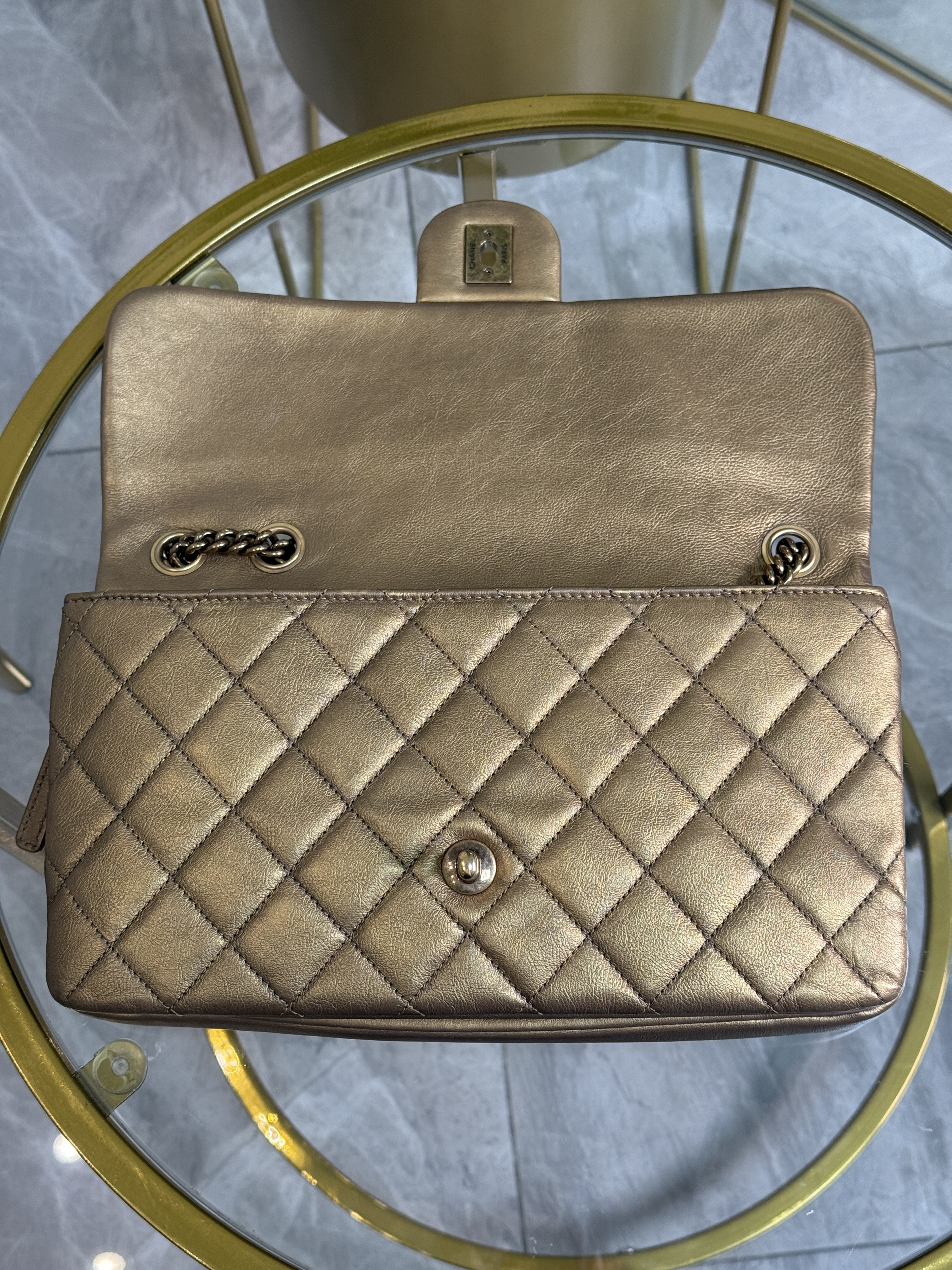 CHANEL SHOULDER DORADO