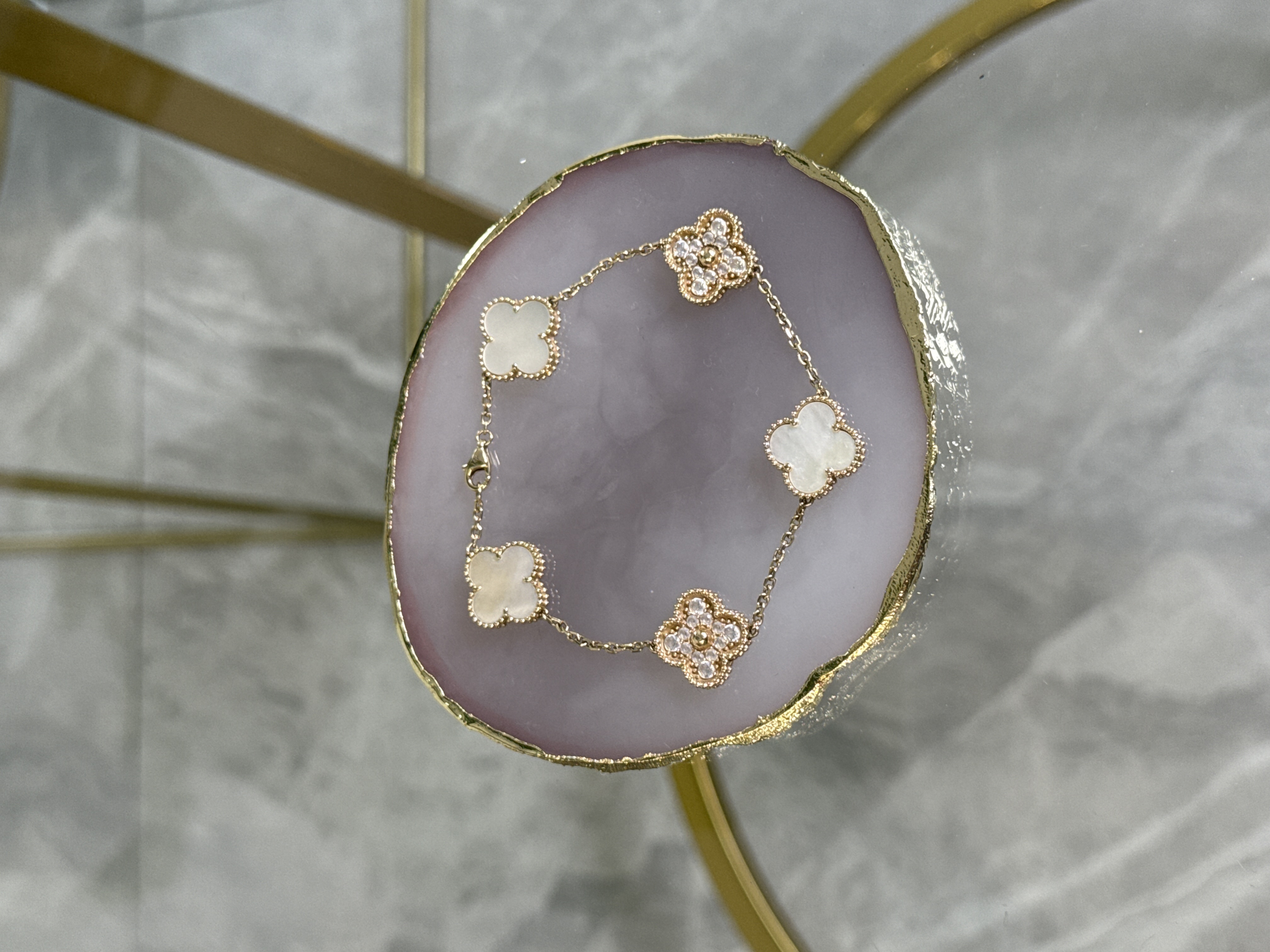 Pulsera de Oro Sin Marca con Tréboles Oro 14K 12.1g. de Nácar con Zirconias 