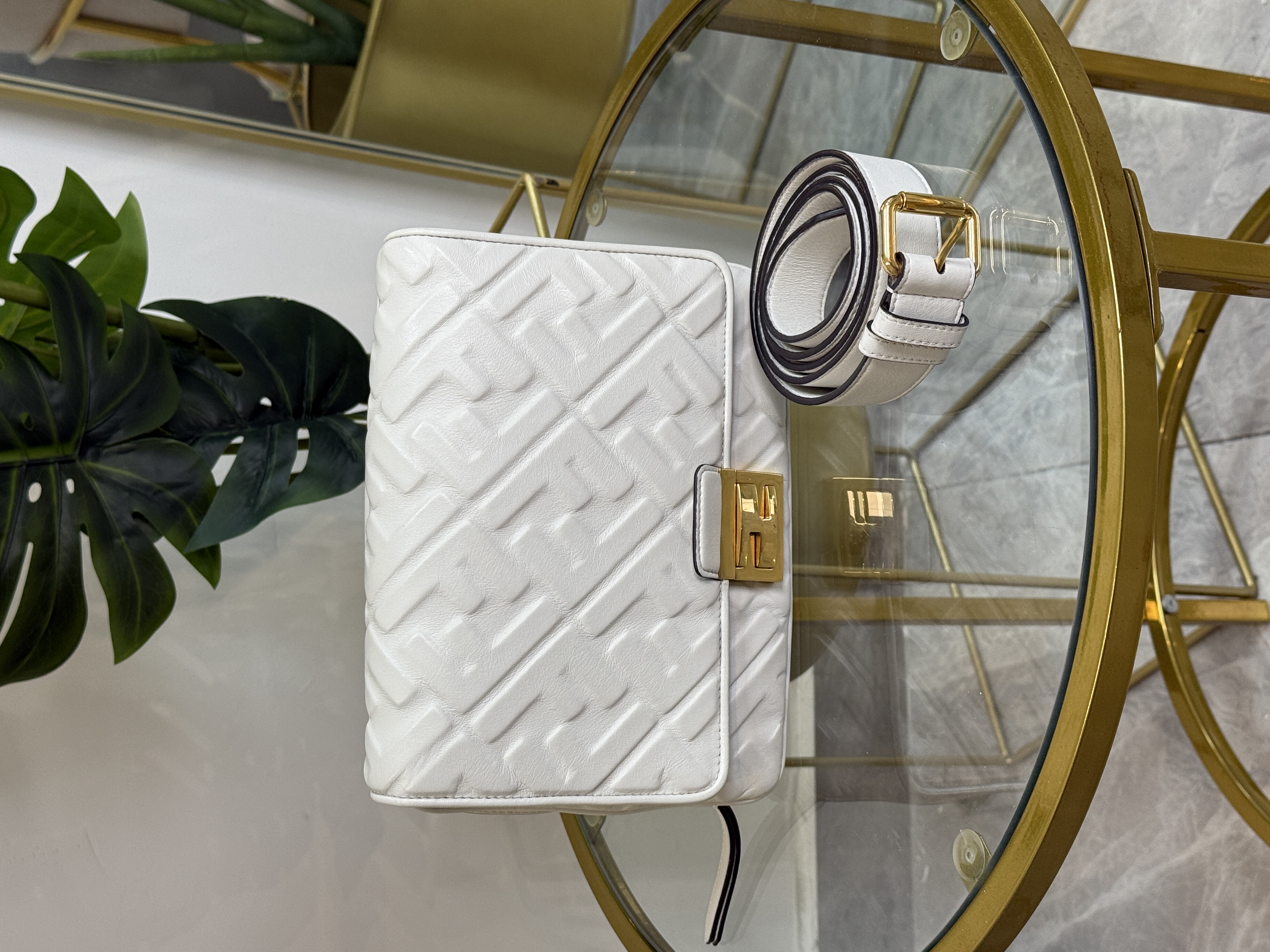 Fendi Upside Down West en blanco Crossbody/Shoulder/Belt Bag/Clutc