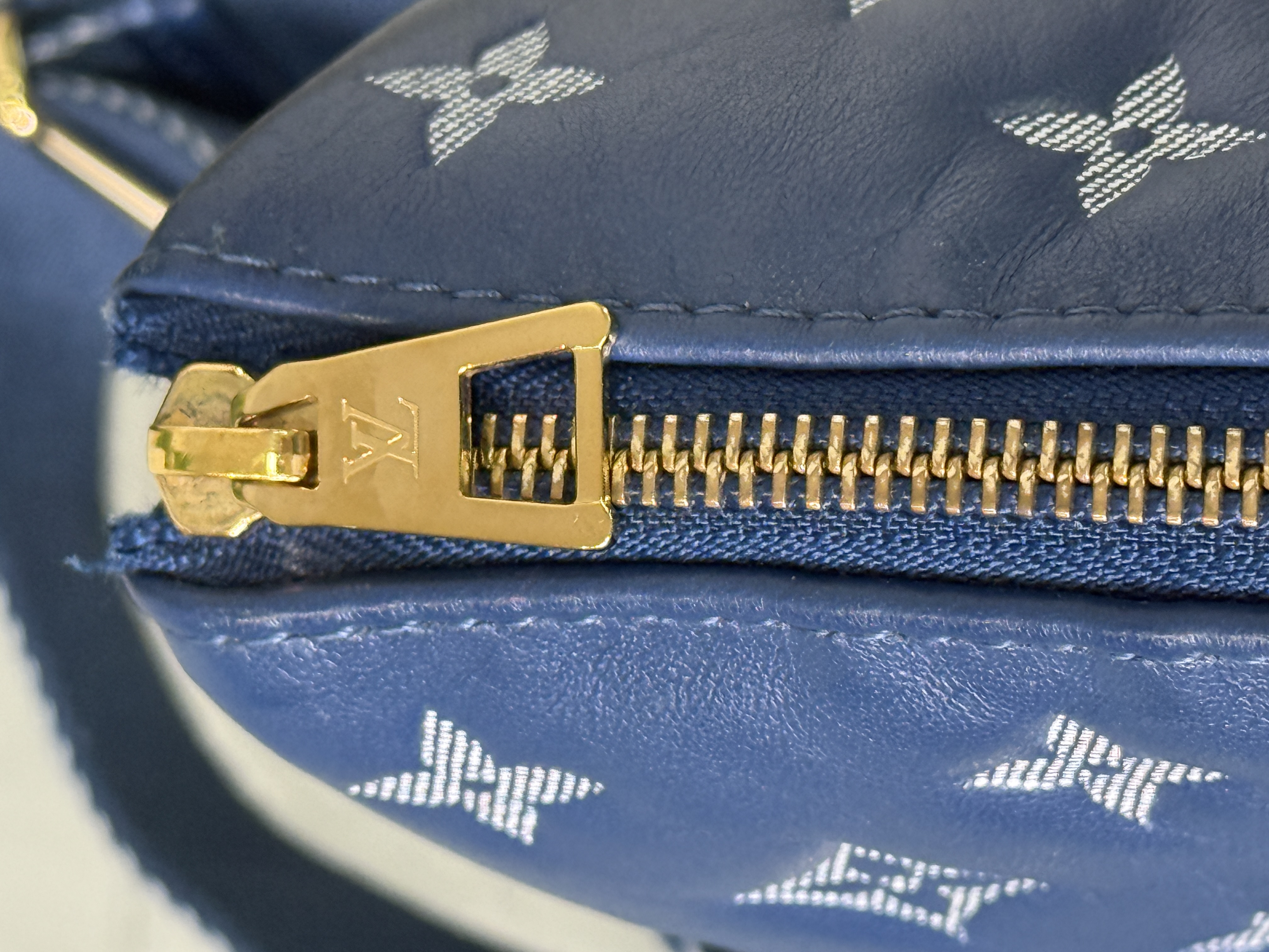 Louis Vuitton COUSSIN Azul