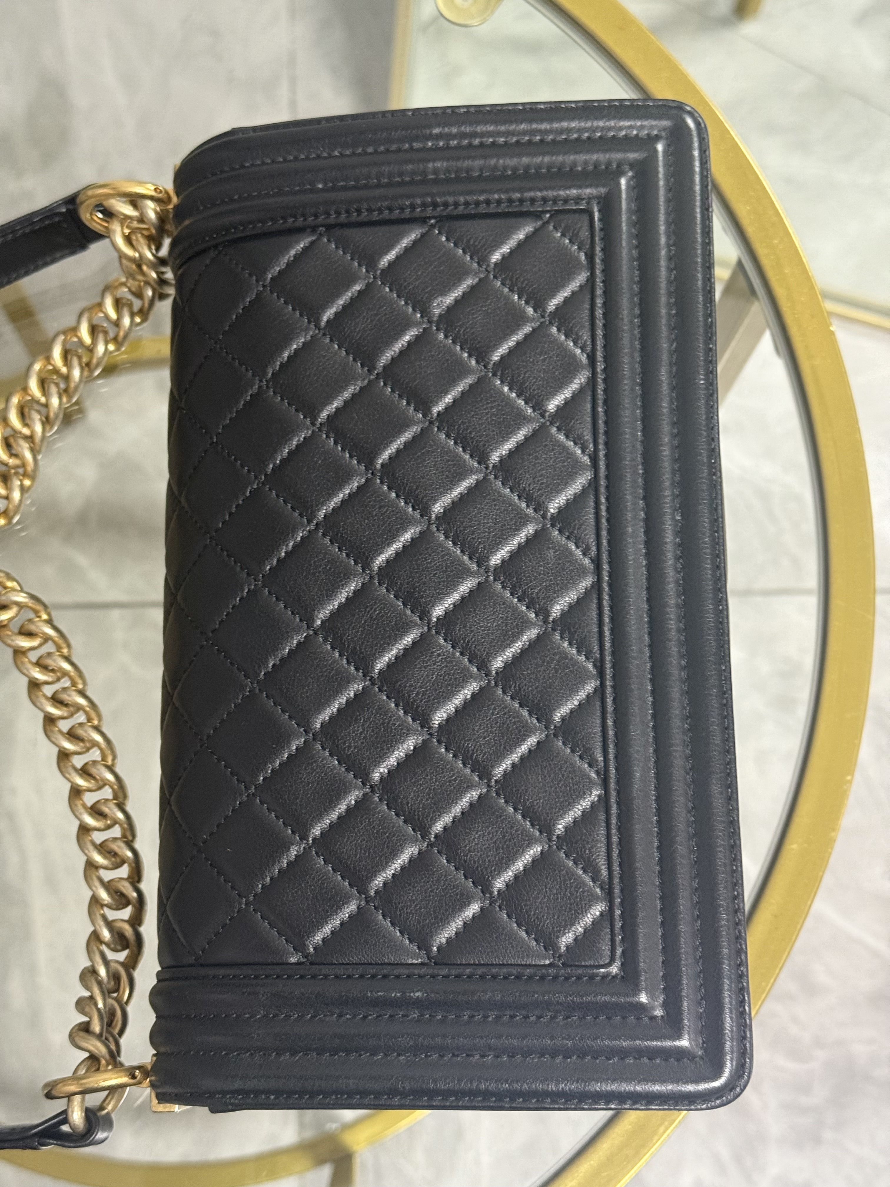 Chanel Boy Negro 9.75 “ Ancho