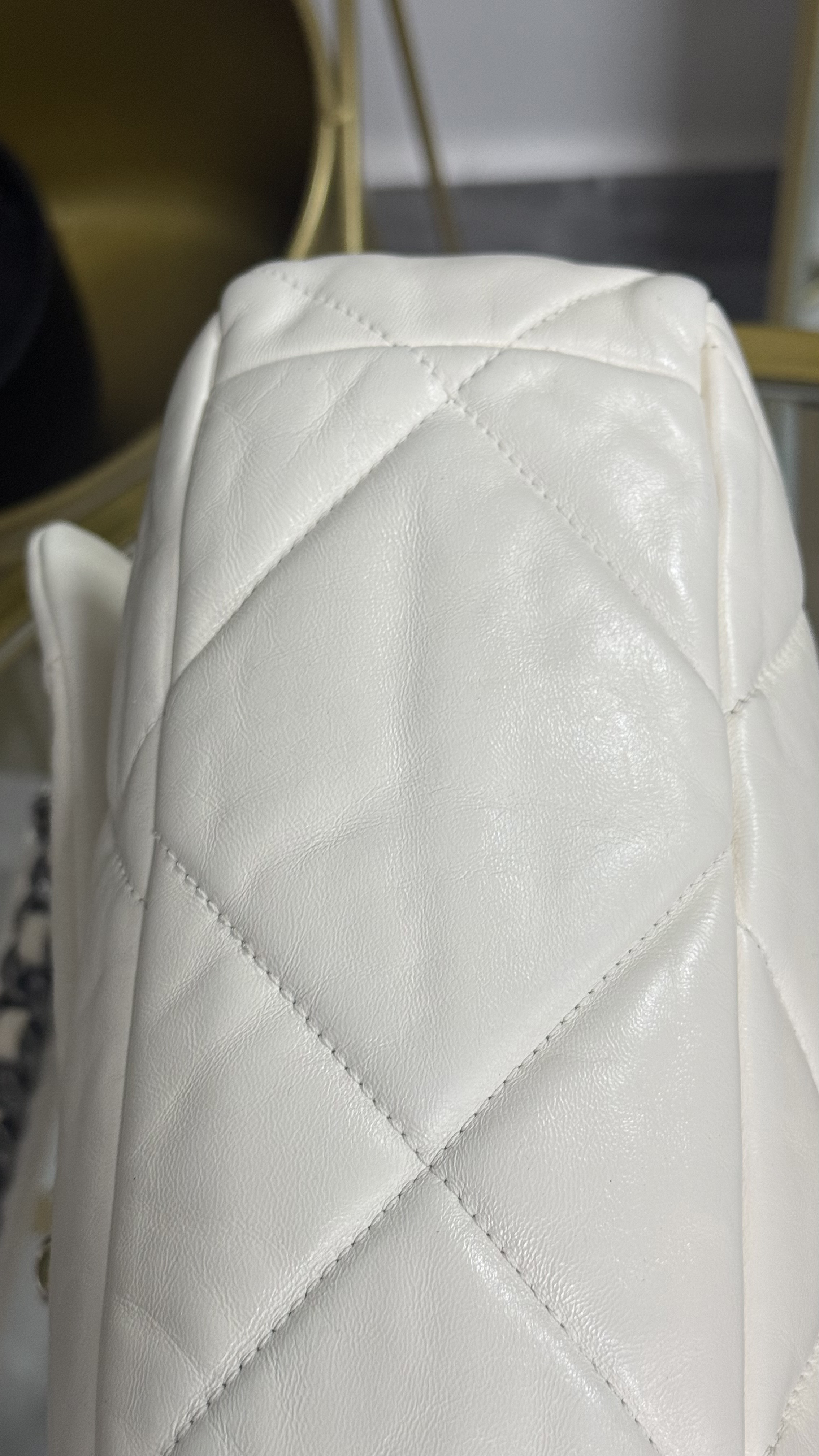 Chanel 19 Off White M