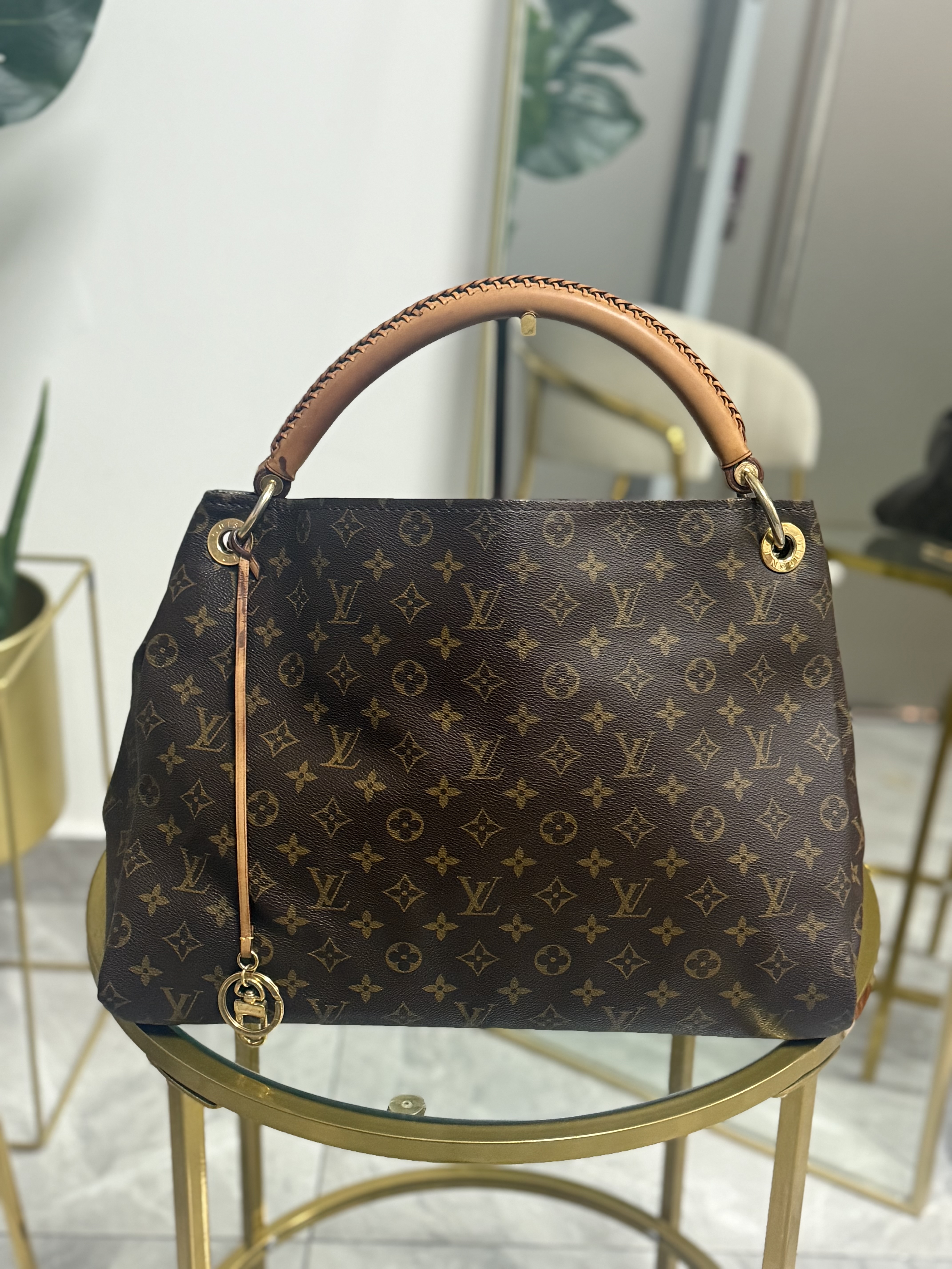 Louis Vuitton Artsy M