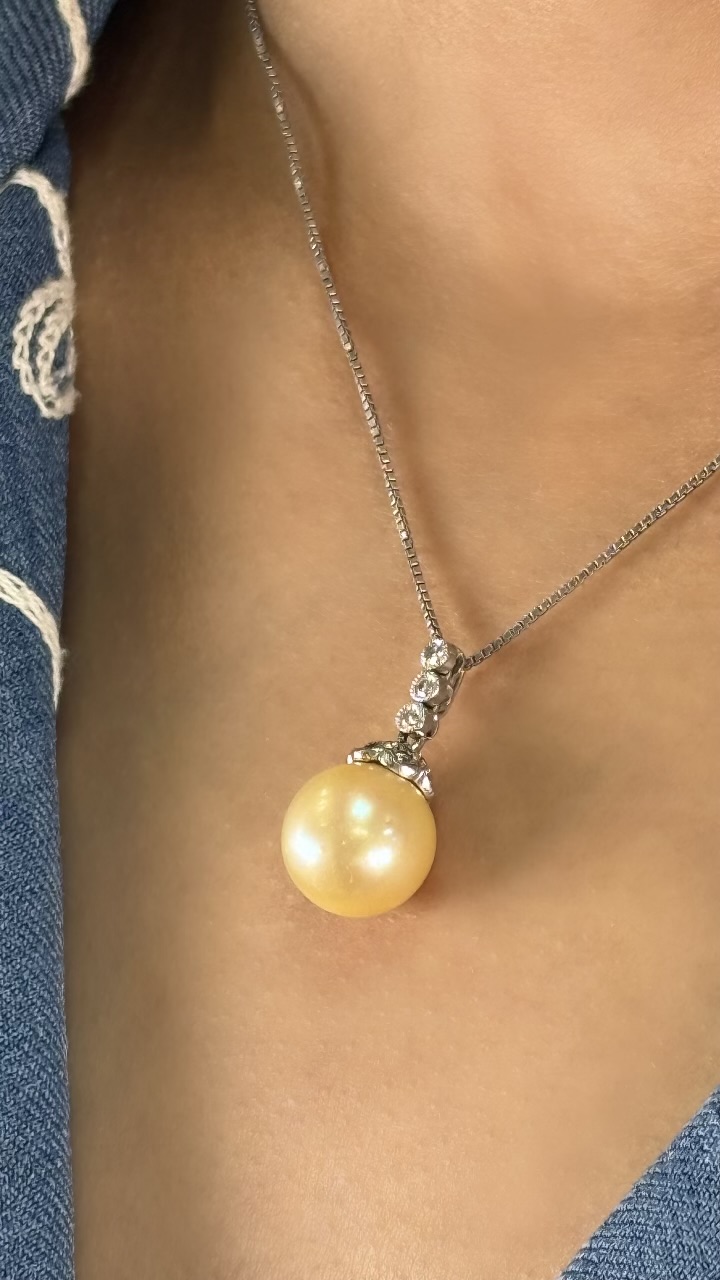 Dije Perla South Sea Crema Oro 18k