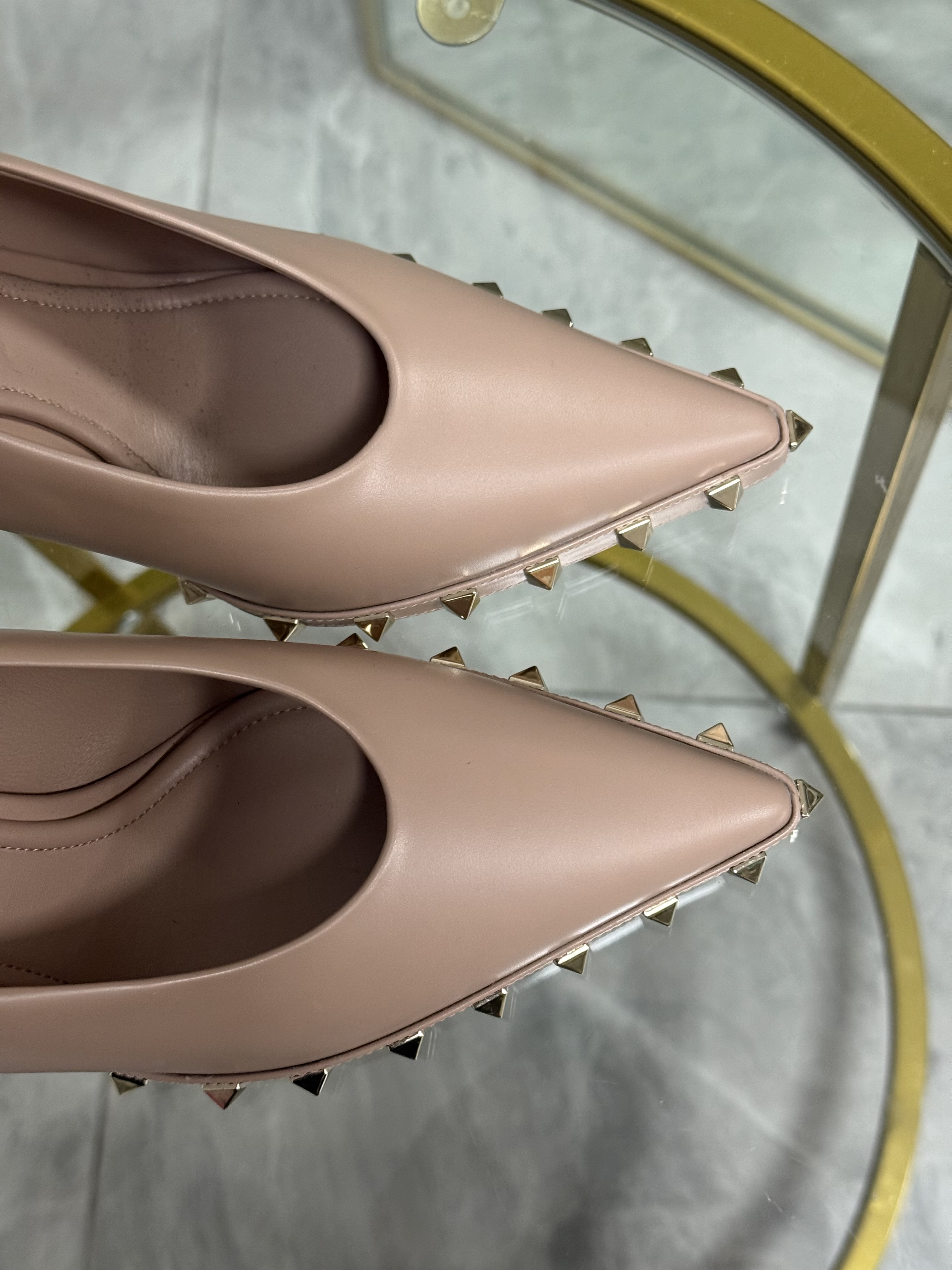 Valentino Pumps talla 37 (6.5) Un Uso