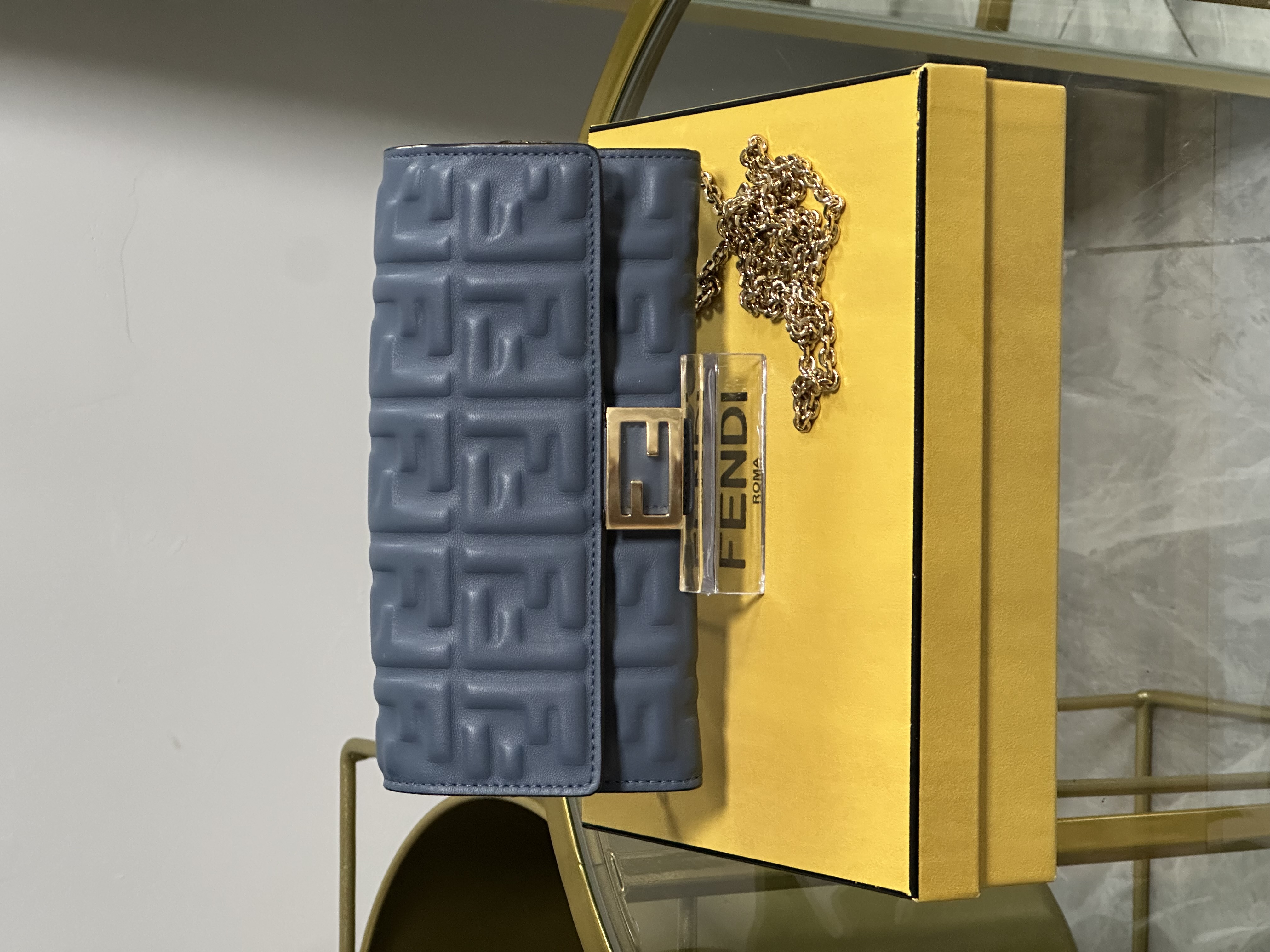 Fendi Wallet On Chain (celular estándar)