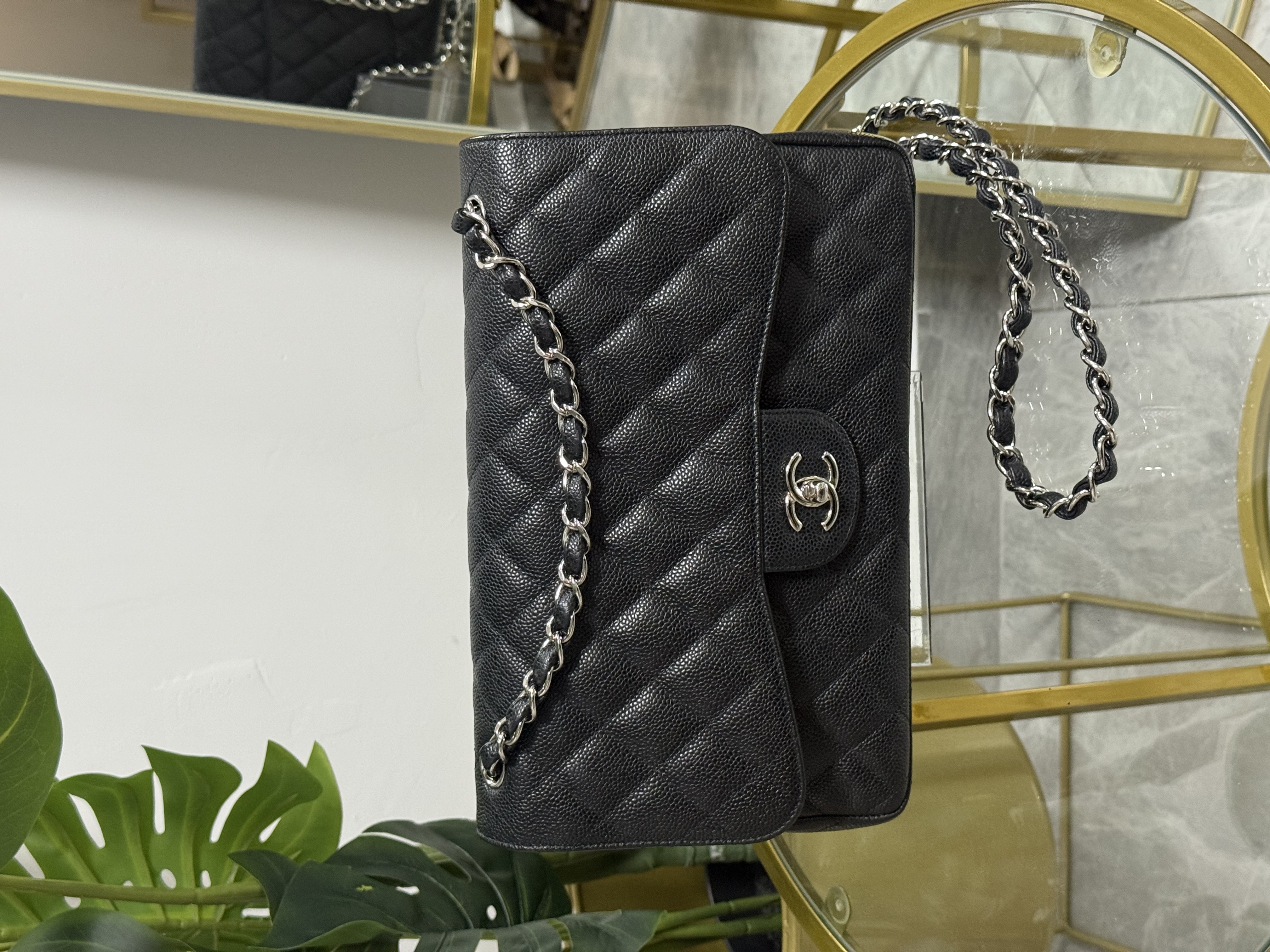 Chanel Jumbo Caviar Negro 