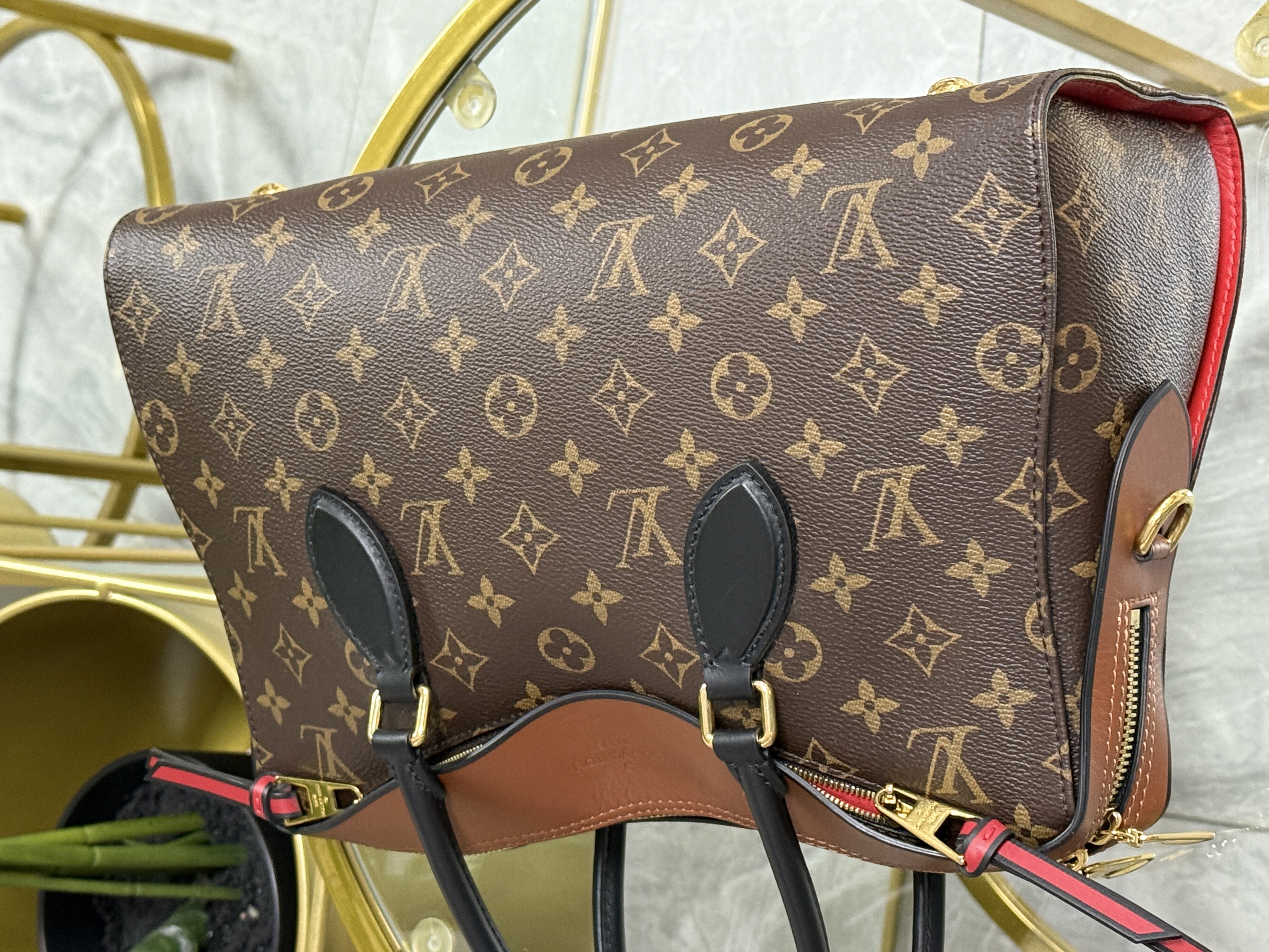 Louis Vuitton Tote.  Incluye Strap