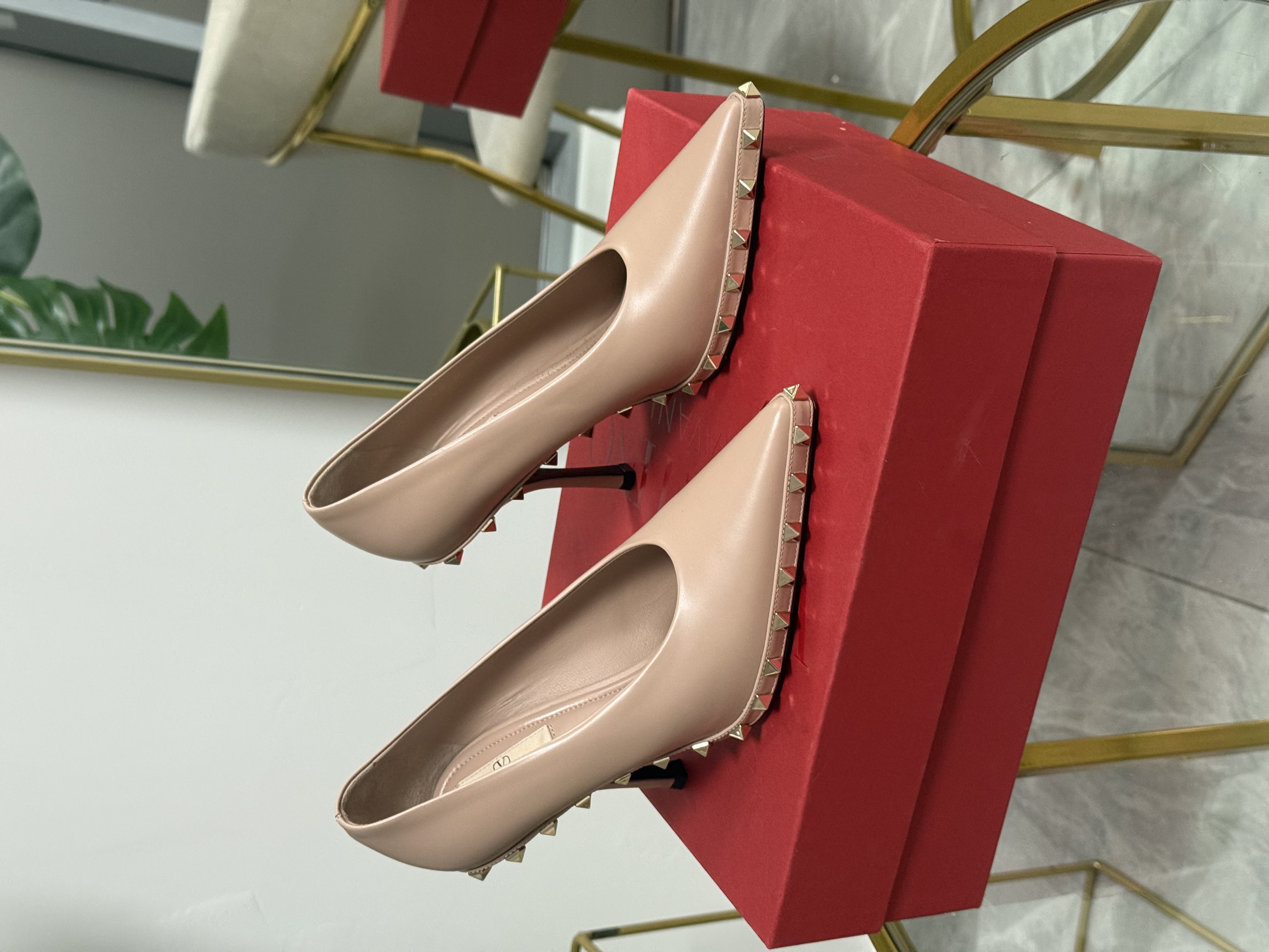 Valentino Pumps talla 37 (6.5) Un Uso