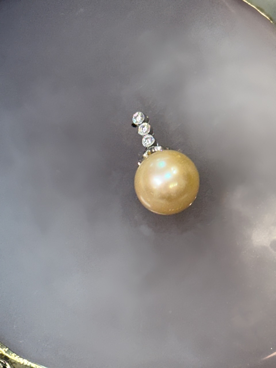 Dije Perla South Sea Crema Oro 18k
