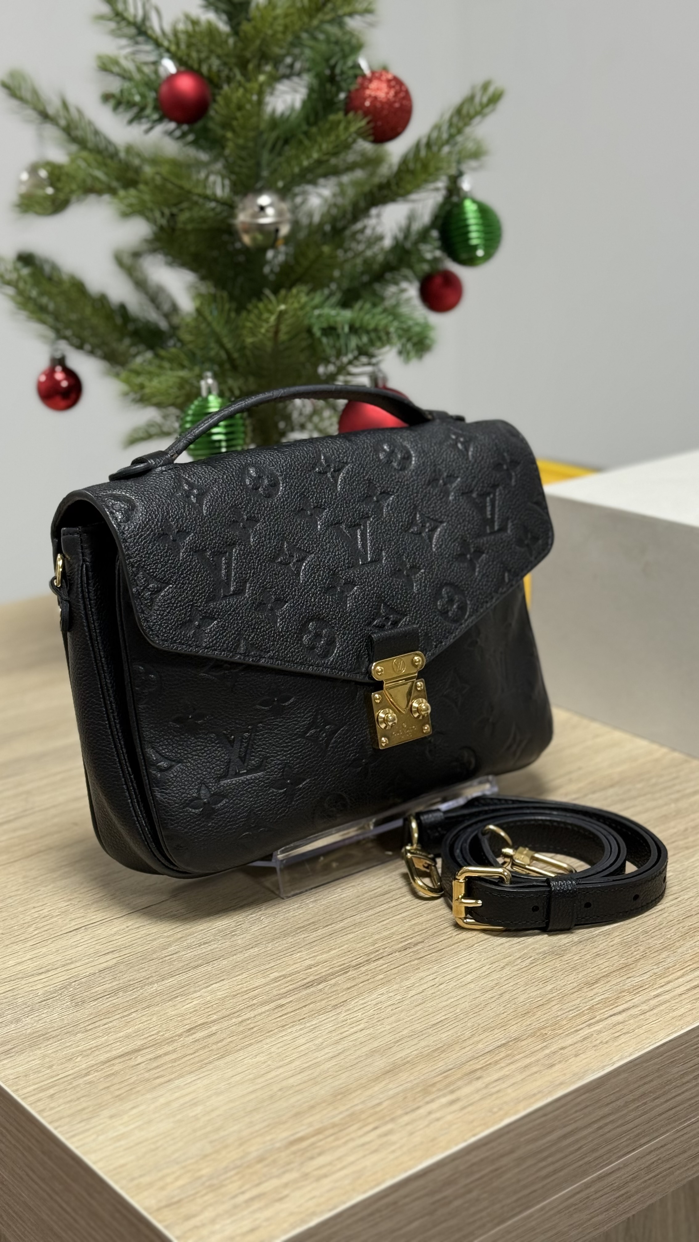 Louis Vuitton POCHETTE Metis