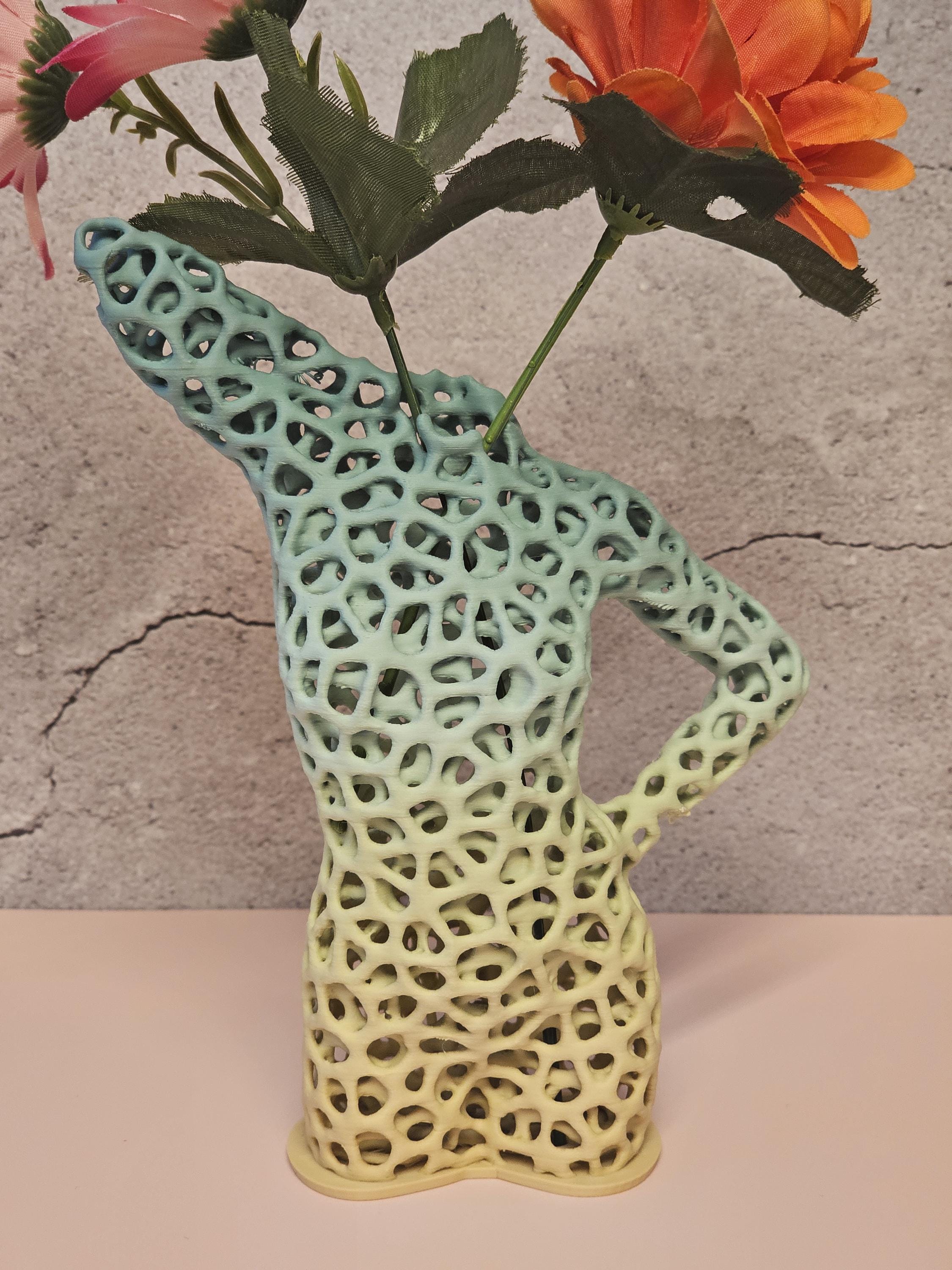 Voronoi Torso Vase: 3D Printed Sculptural Art - Modern Home Decor