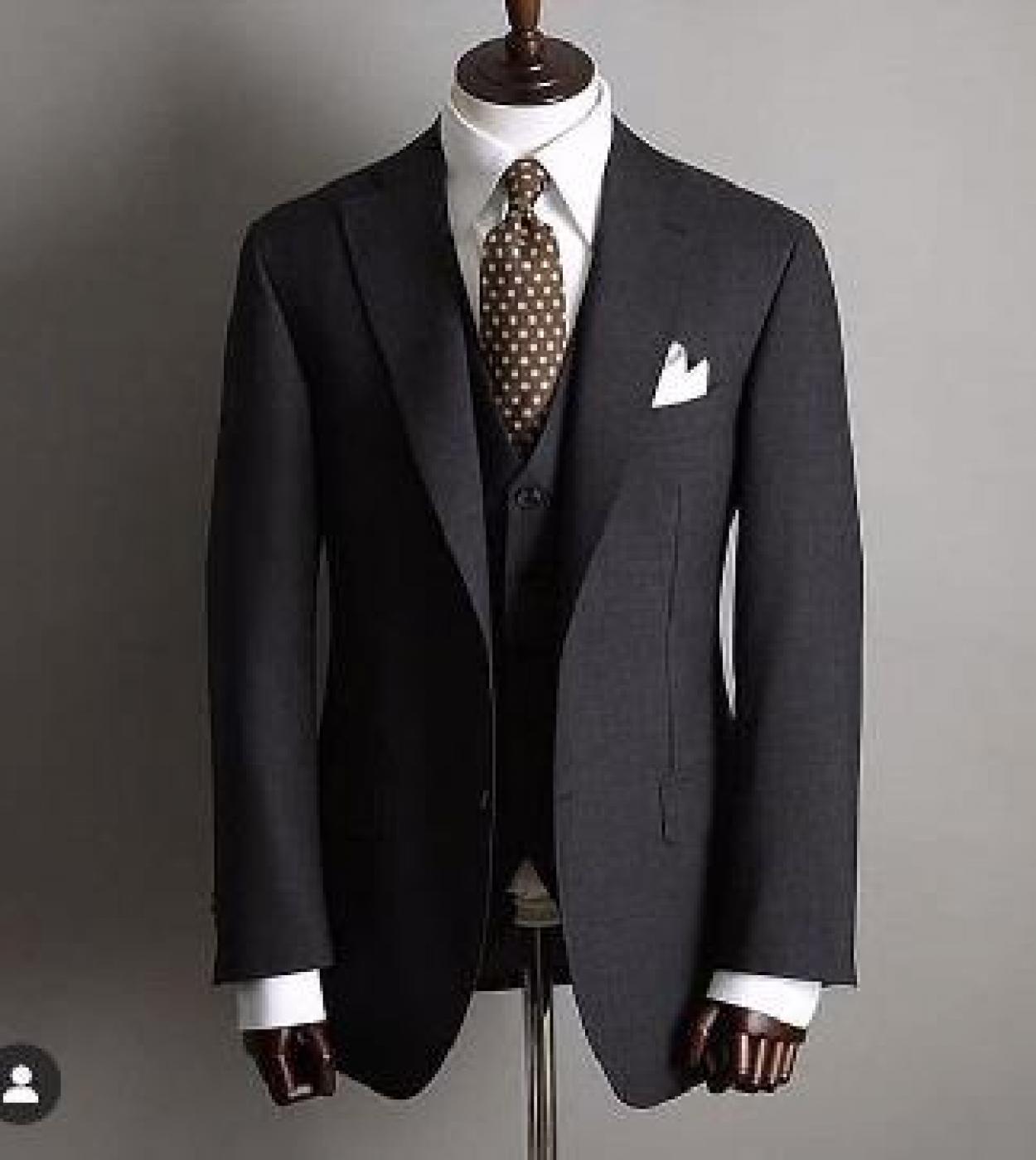 Costume élégant homme