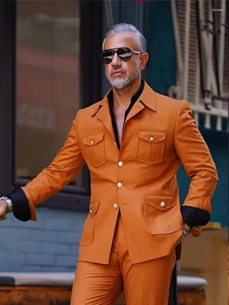 Costume élégant homme