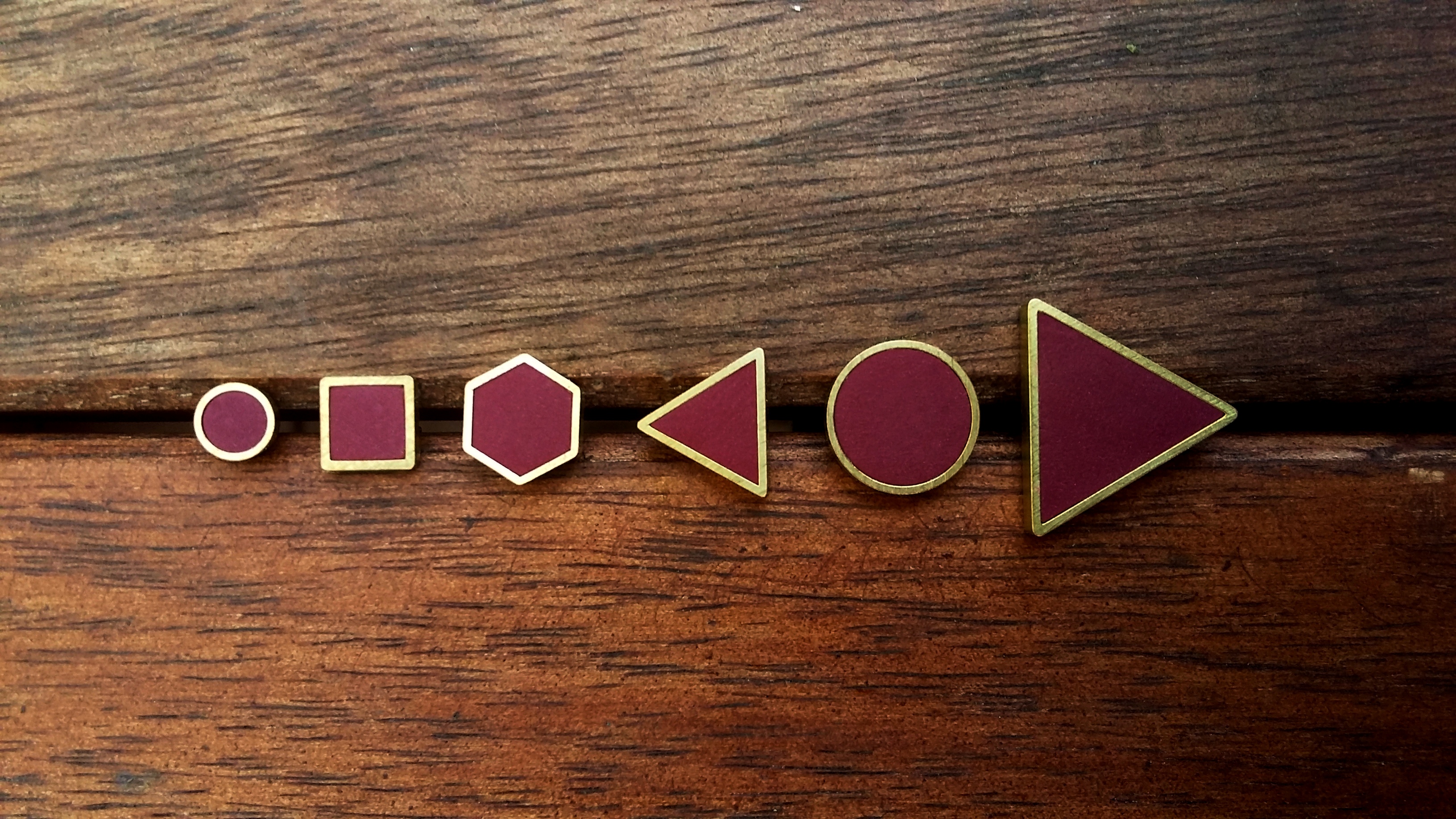 ohrstecker geometrisch bordeaux