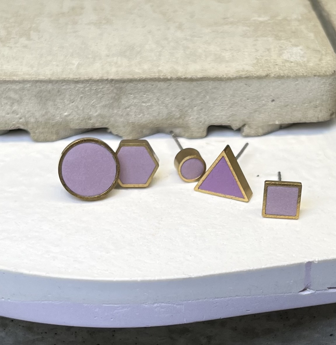 ohrstecker geometrisch lavendel