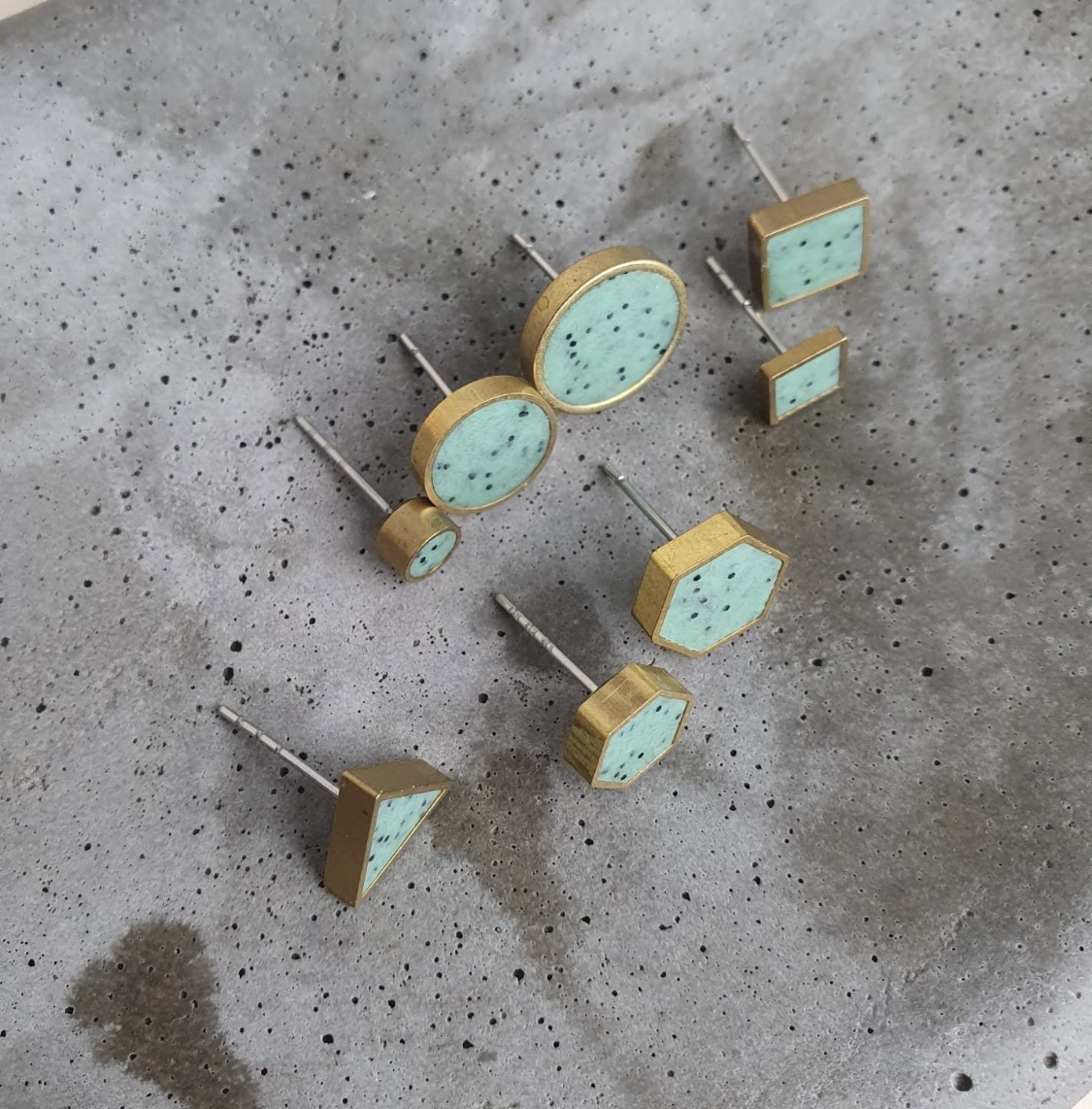 ohrstecker geometrisch mint straciatella