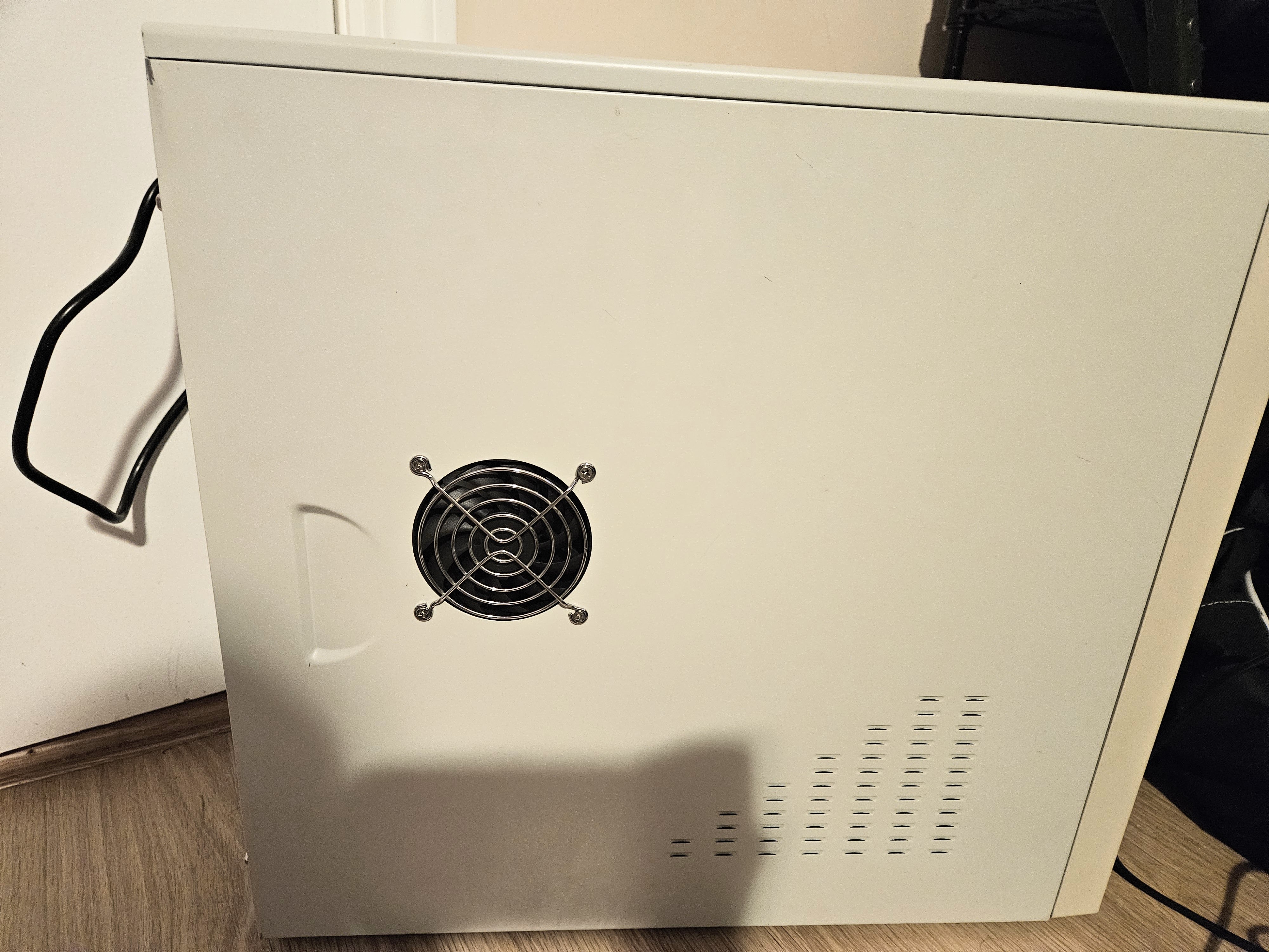 Custom Asus Z97-E Desktop PC, 32GB RAM, Intel i5-4430, SAPPHIRE NITRO+ RX580