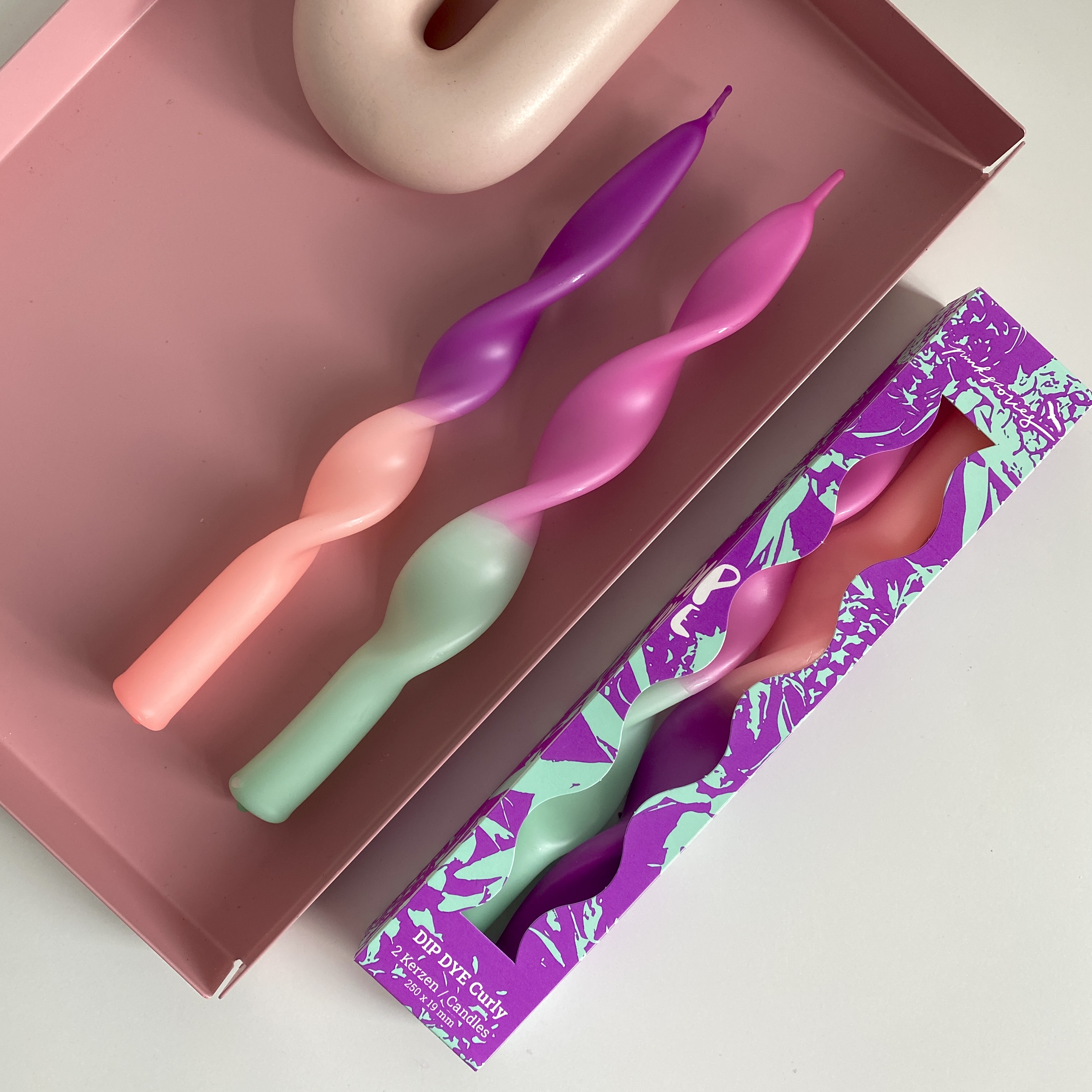 Dip Dye Curly 2 spalvotų žvakių rinkinys - VIOLETINĖ AVIETINĖ
