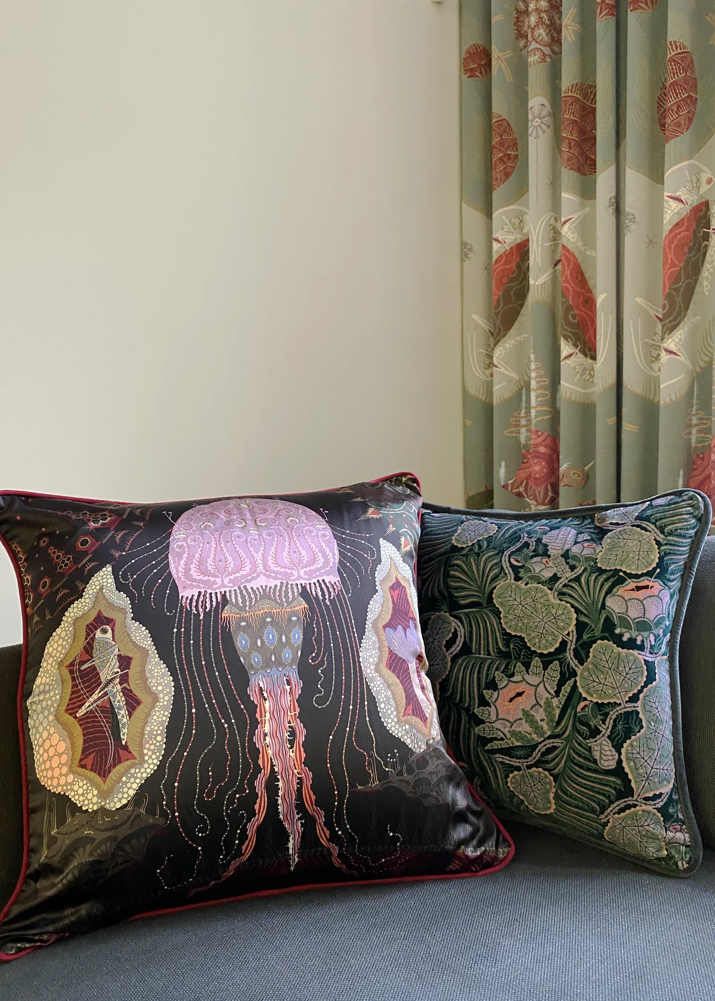 Cosmic Jellyfish dekoratyvinės pagalvės užvalkalas