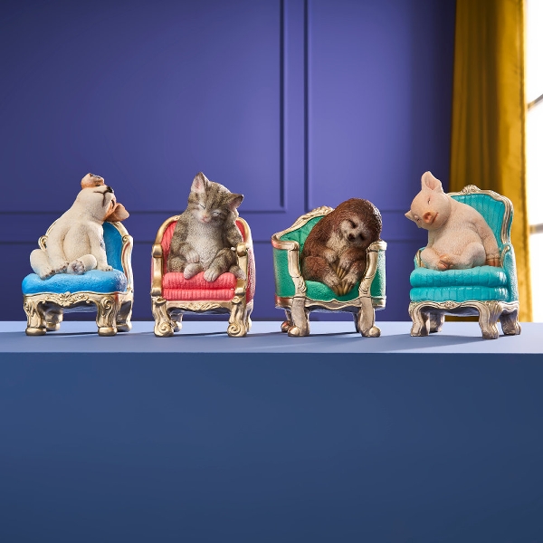 Tinginys fotelyje, skulptūra