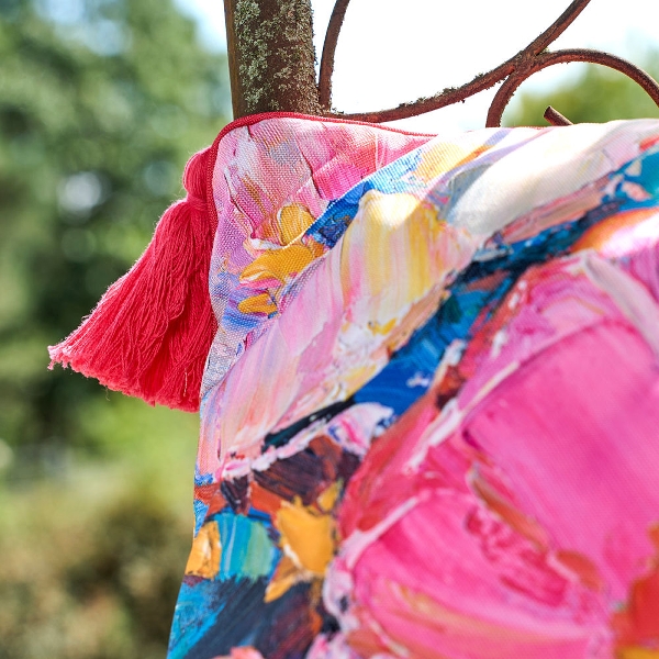 Lauko pagalvėlė Flowers raudonais kutais