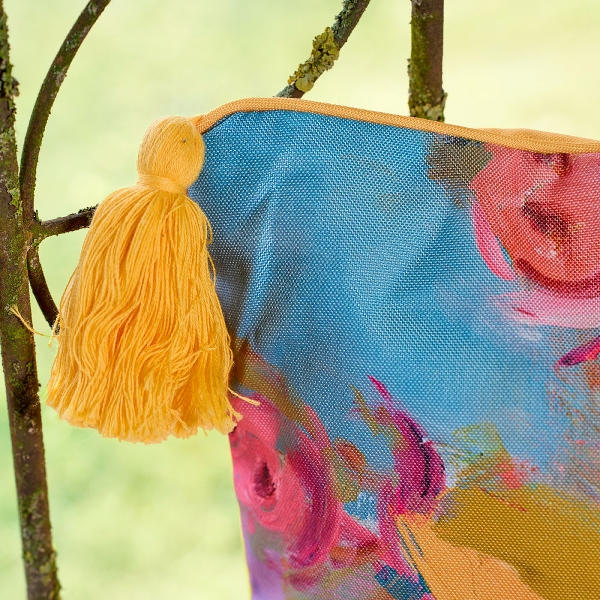 Lauko pagalvėlė Flowers geltonais kutais