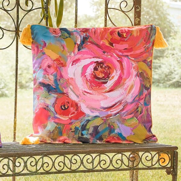 Lauko pagalvėlė Flowers geltonais kutais