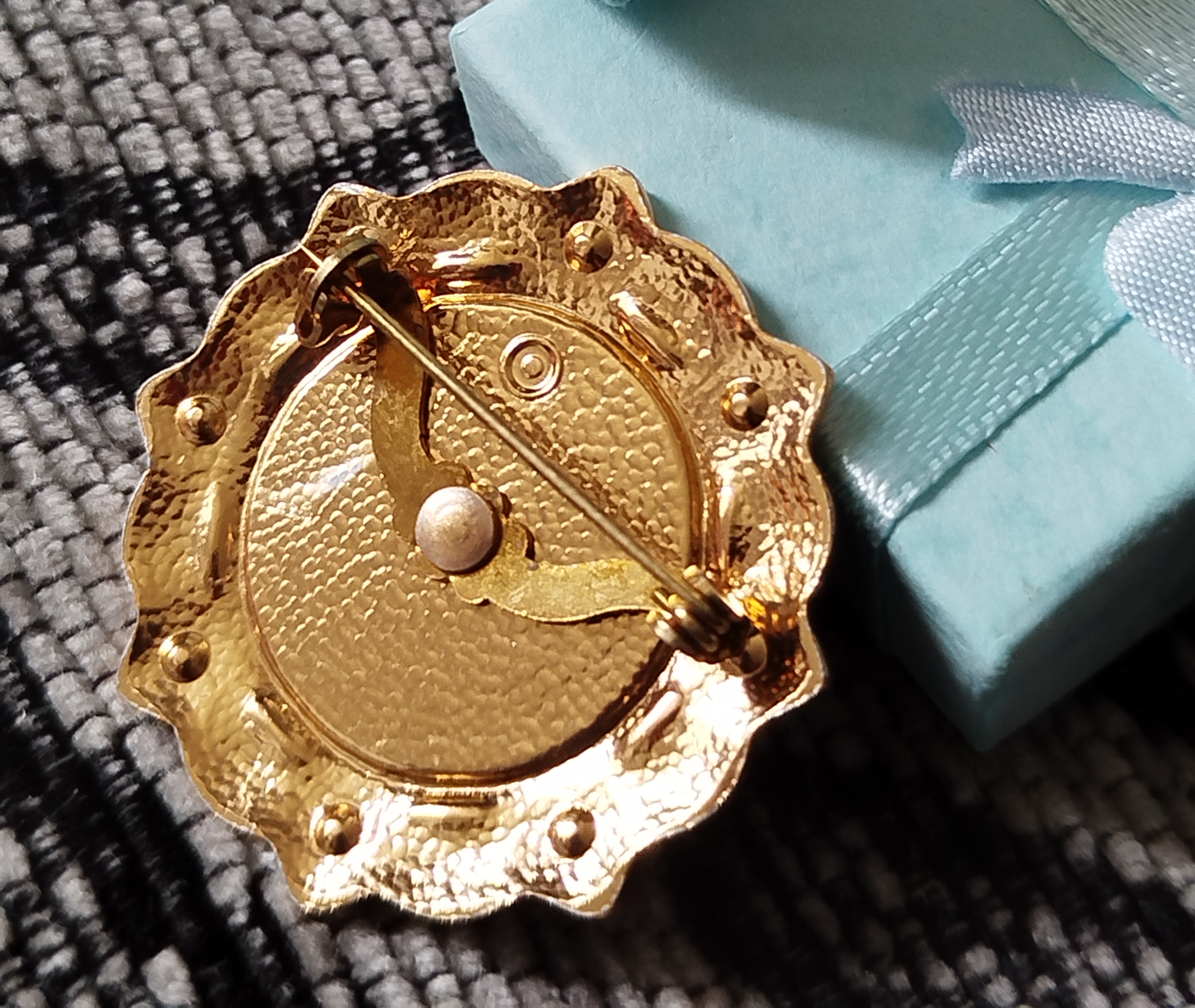 Broche Vintage dorée