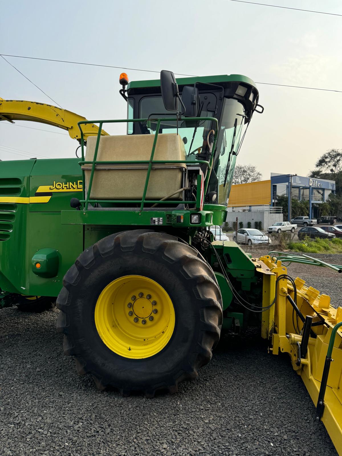 JOHN DEERE 7400