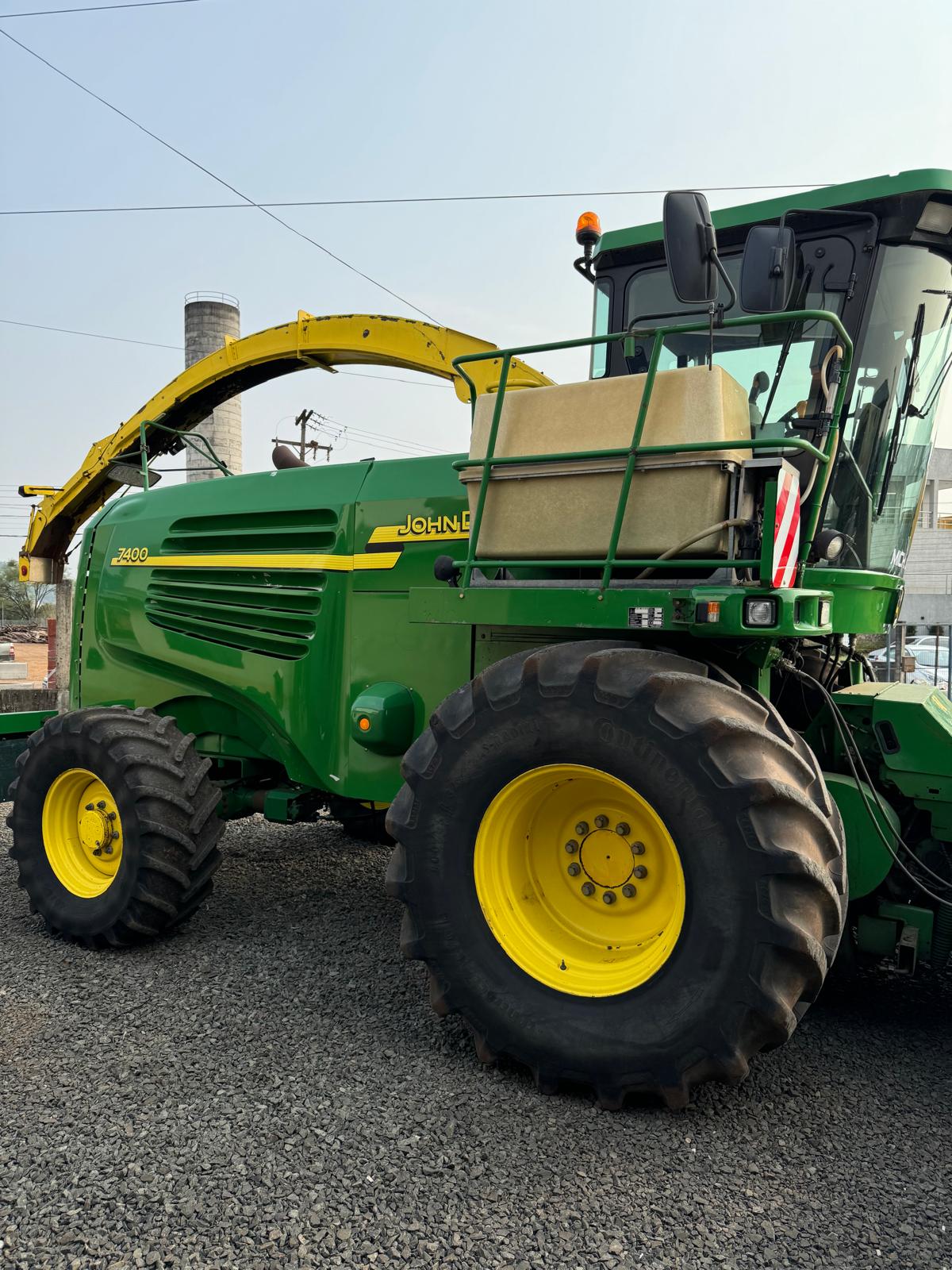 JOHN DEERE 7400
