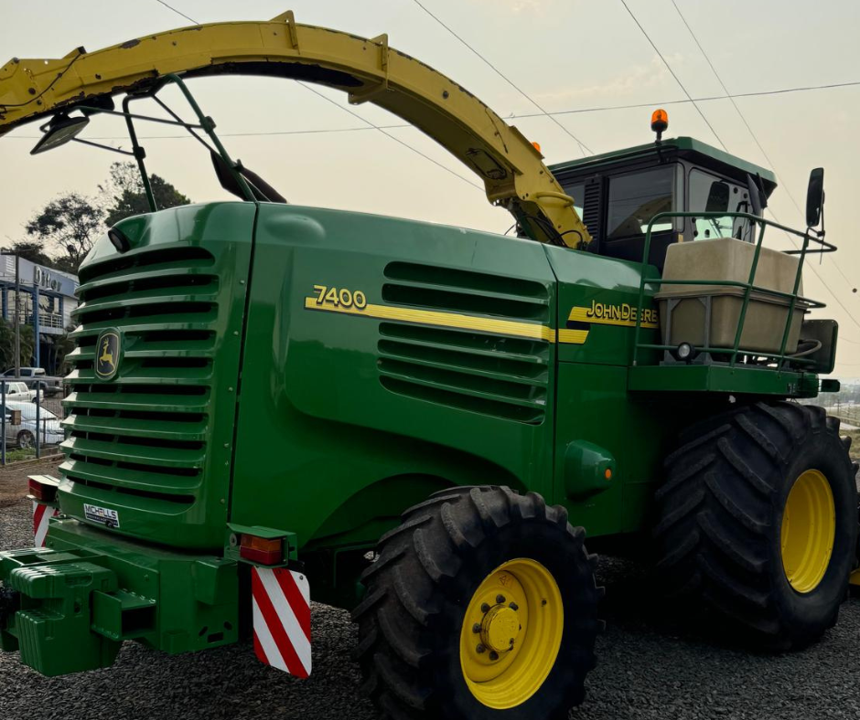 JOHN DEERE 7400