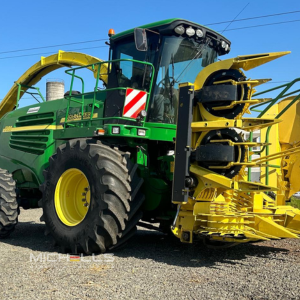 JOHN DEERE 7300