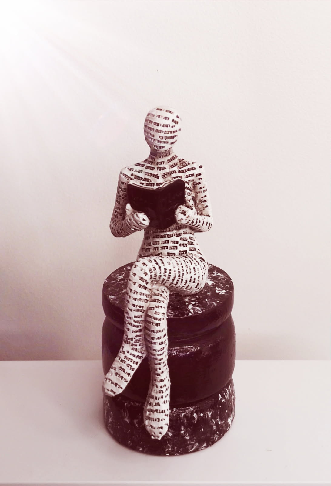 Statue assise journal