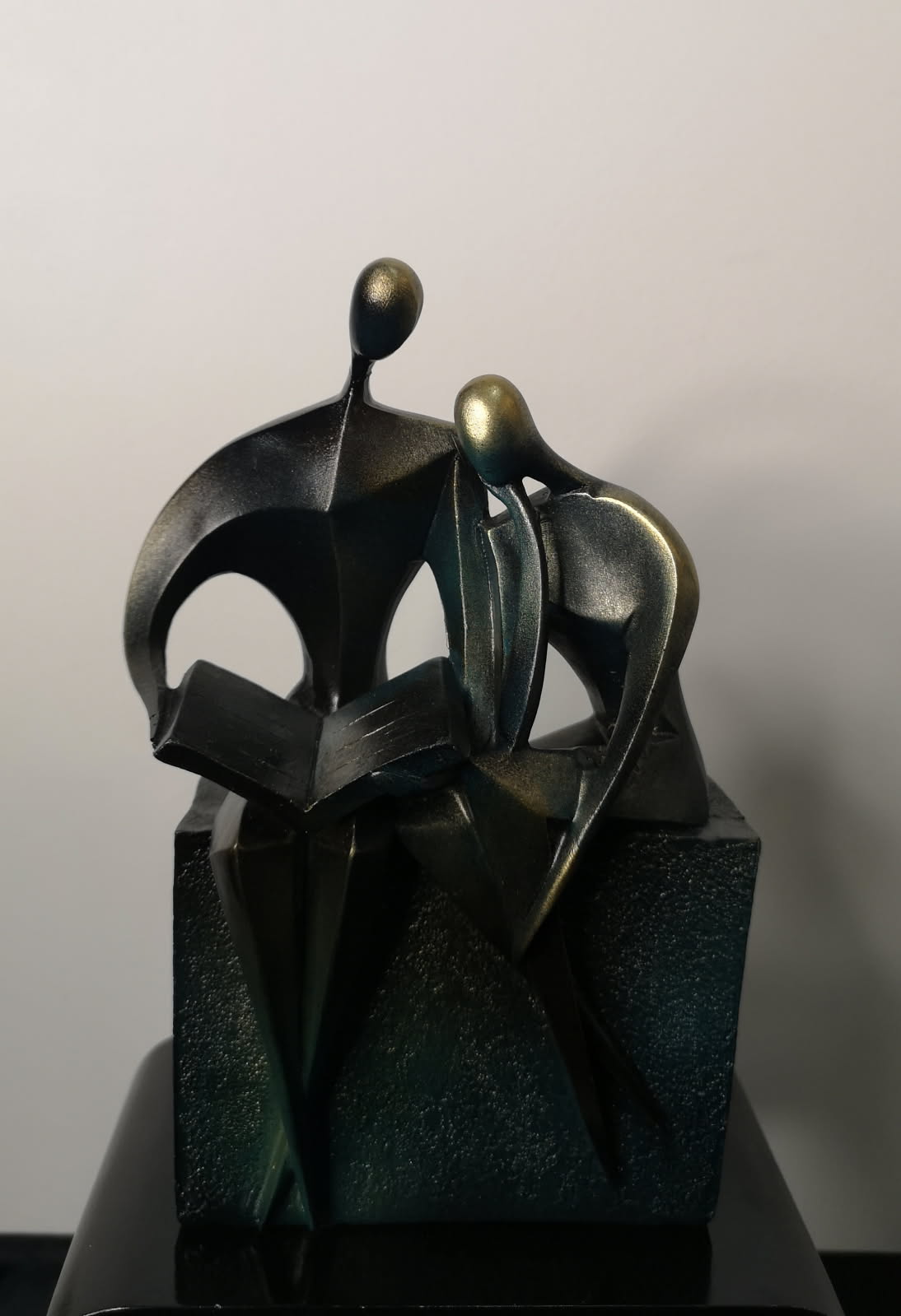 Sculpture de lecture en métal