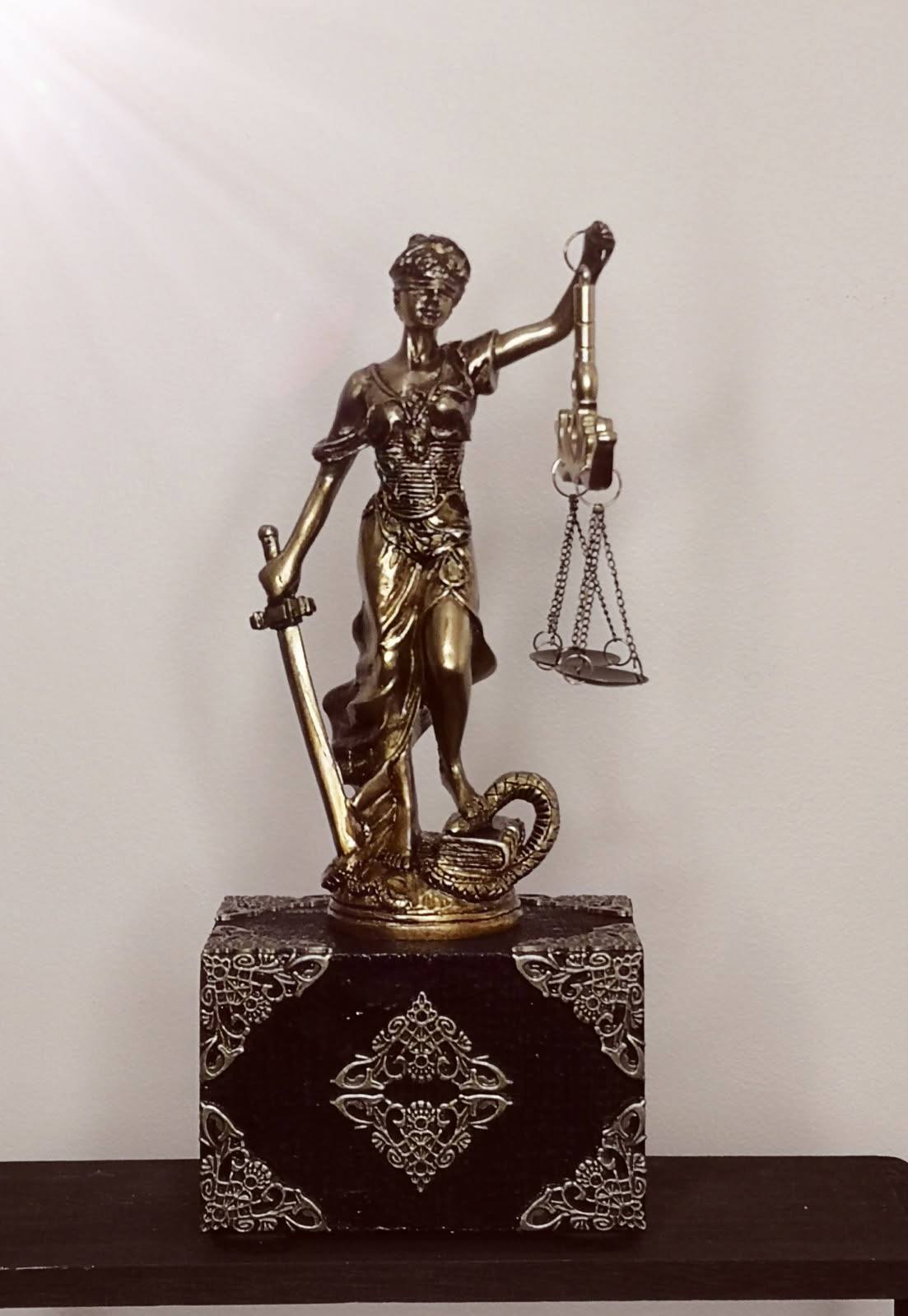 Statuette de la Justice