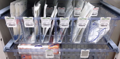 Système modulaire de rayonnage de la pharmacie